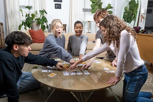 Thumbnail 4 de Exploding Kittens Vamos a pegarnos con Espadas de Mentira — juego de mesa