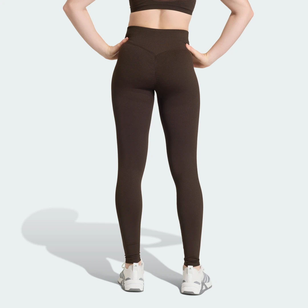 Detalle de Adidas Mallas Workout Essentials Knit Scrunch 7/8 – Marrón