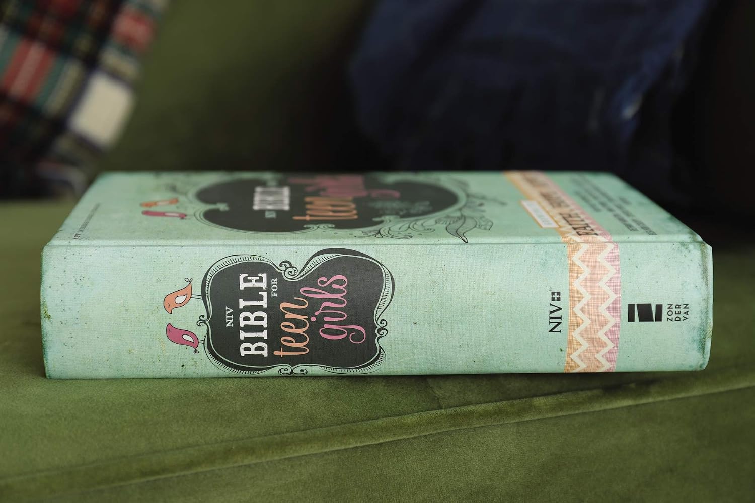 Detalle 1 de Zondervan NIV Bible for Teen Girls, Hardcover with Daily Readings and Life Advice