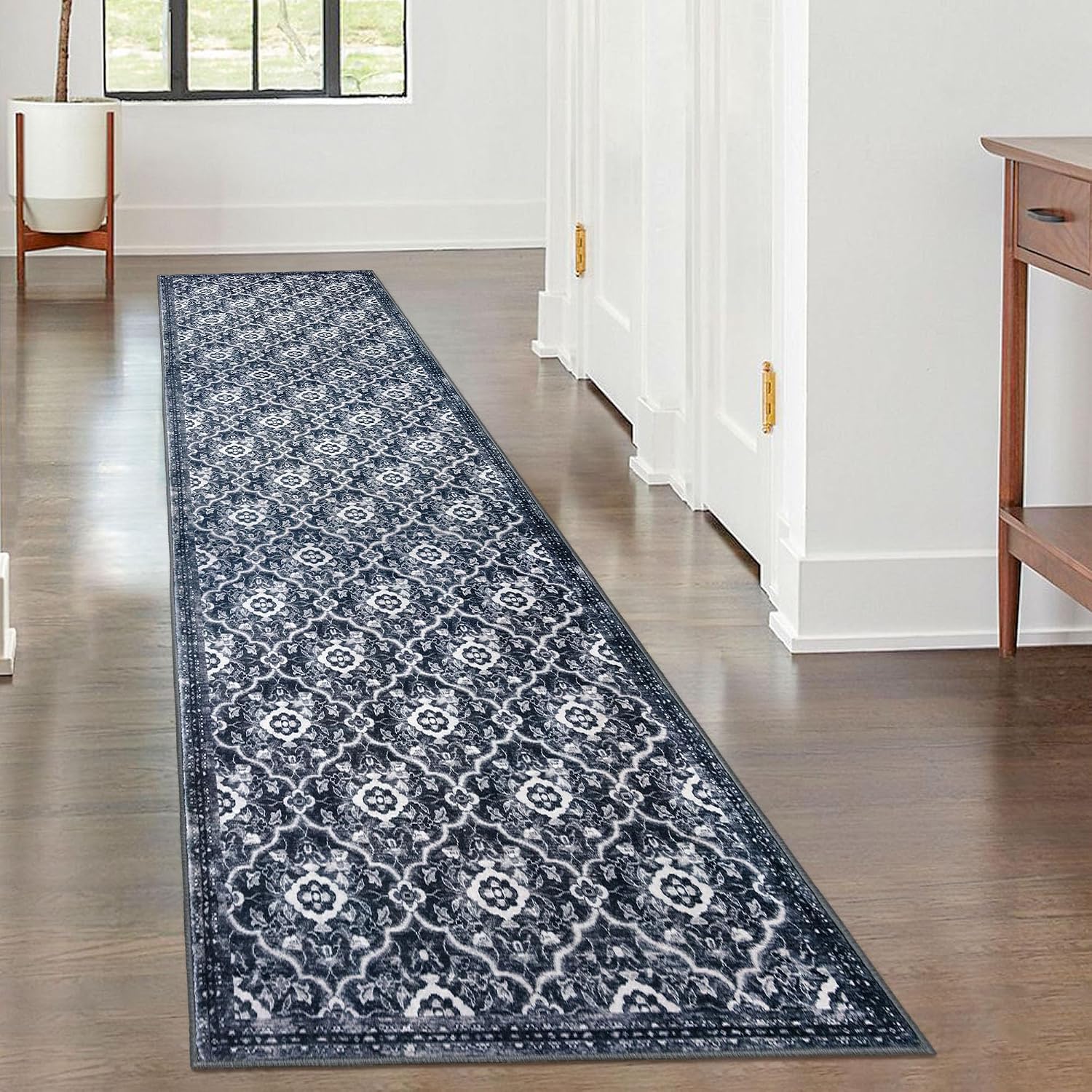 Detalle de KILOCOCO 2' x 8' Washable Runner Rug, Moroccan Trellis, TPE Non-Slip Backing