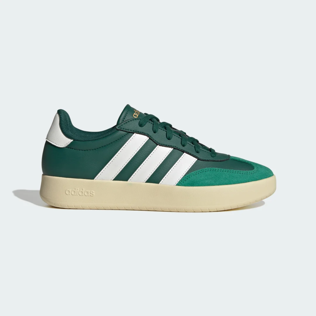 Detalle de Zapatilla Barreda de Adidas: verde, cómoda y lista para caminar tu día
