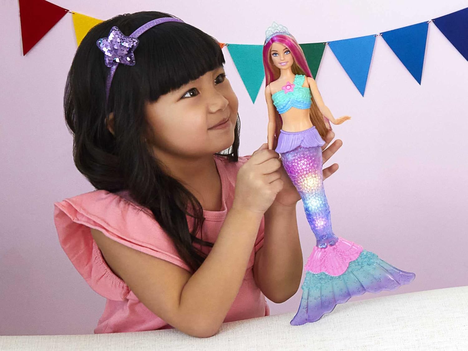 Detalle 2 de Barbie Dreamtopia Malibú Sirena con Luces Mágicas 🌊