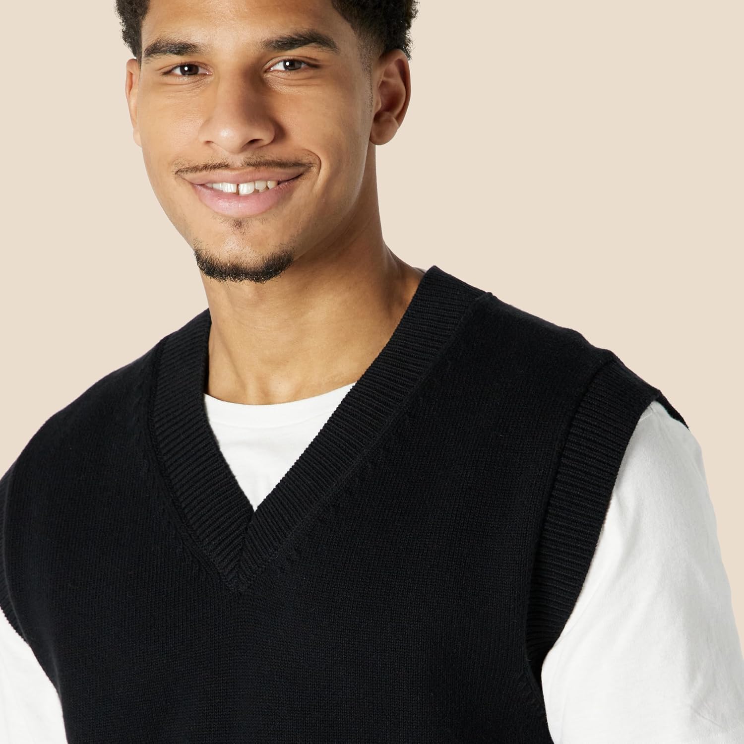 Thumbnail 2 de Amazon Essentials Relaxed‑Fit Sleeveless V‑Neck Vest