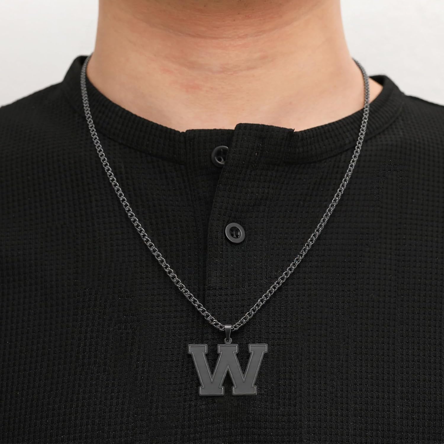 Detalle de RWQIAN Mens Initial Necklace 60cm Stainless Steel with A–Z Pendant (Silver, Gold, Black) – Gift for Dad, Husband, Son