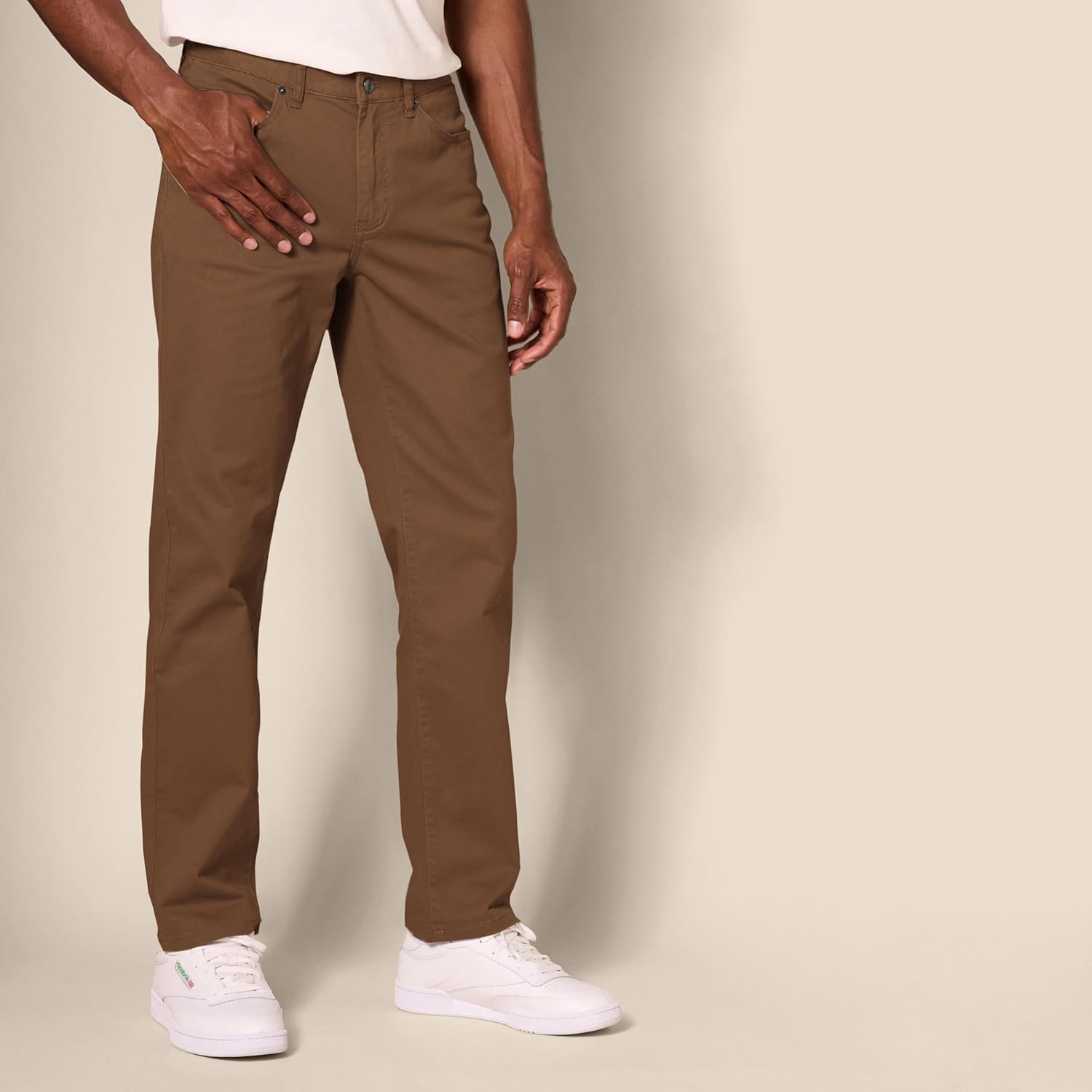 Thumbnail 2 de Amazon Essentials Men's Athletic-Fit 5-Pocket Stretch Twill Trouser (Big & Tall) – UK