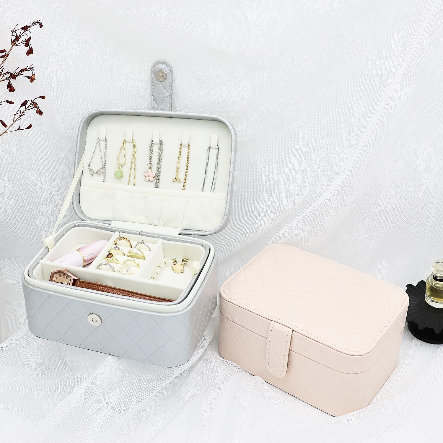 Thumbnail 3 de Boxudeli Schmuckkästchen „2-Ebenen“ mit Magnetverschluss – Reise-Schmuck-Organizer aus Kunstleder (Silbergrau)