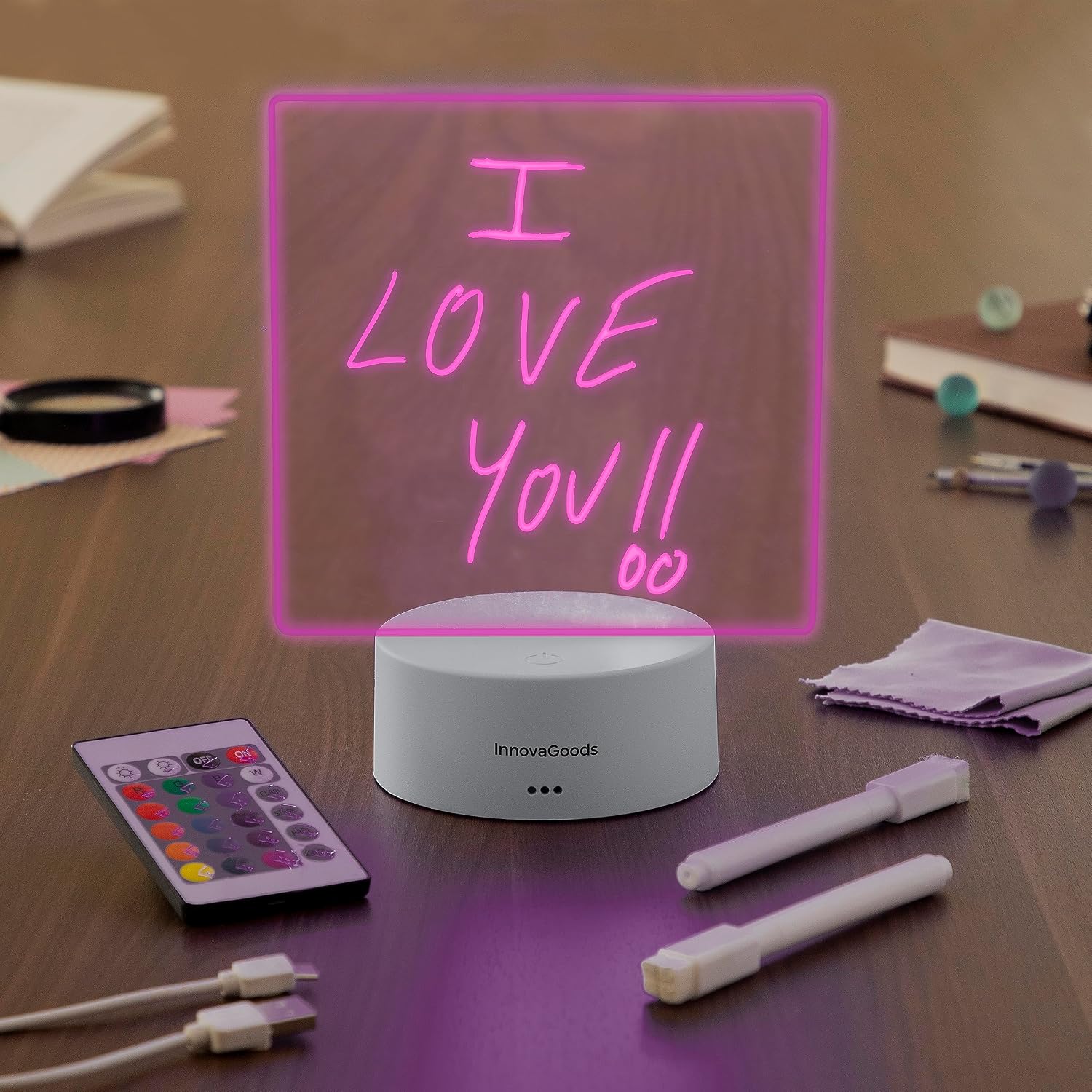 Detalle 2 de InnovaGoods Message Board: LED-Tafel mit Fernbedienung – RGB-Display für Büro, Heimarbeit und Schlafzimmer