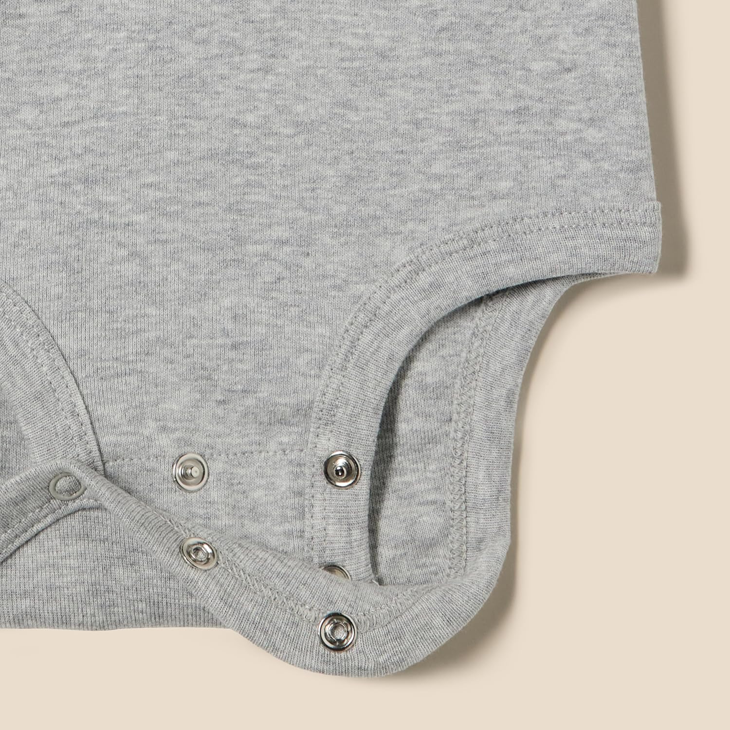 Detalle de Amazon Essentials Unisex Bimbi 0-24 Body Smanicati: comfort e versatilità per i piccoli