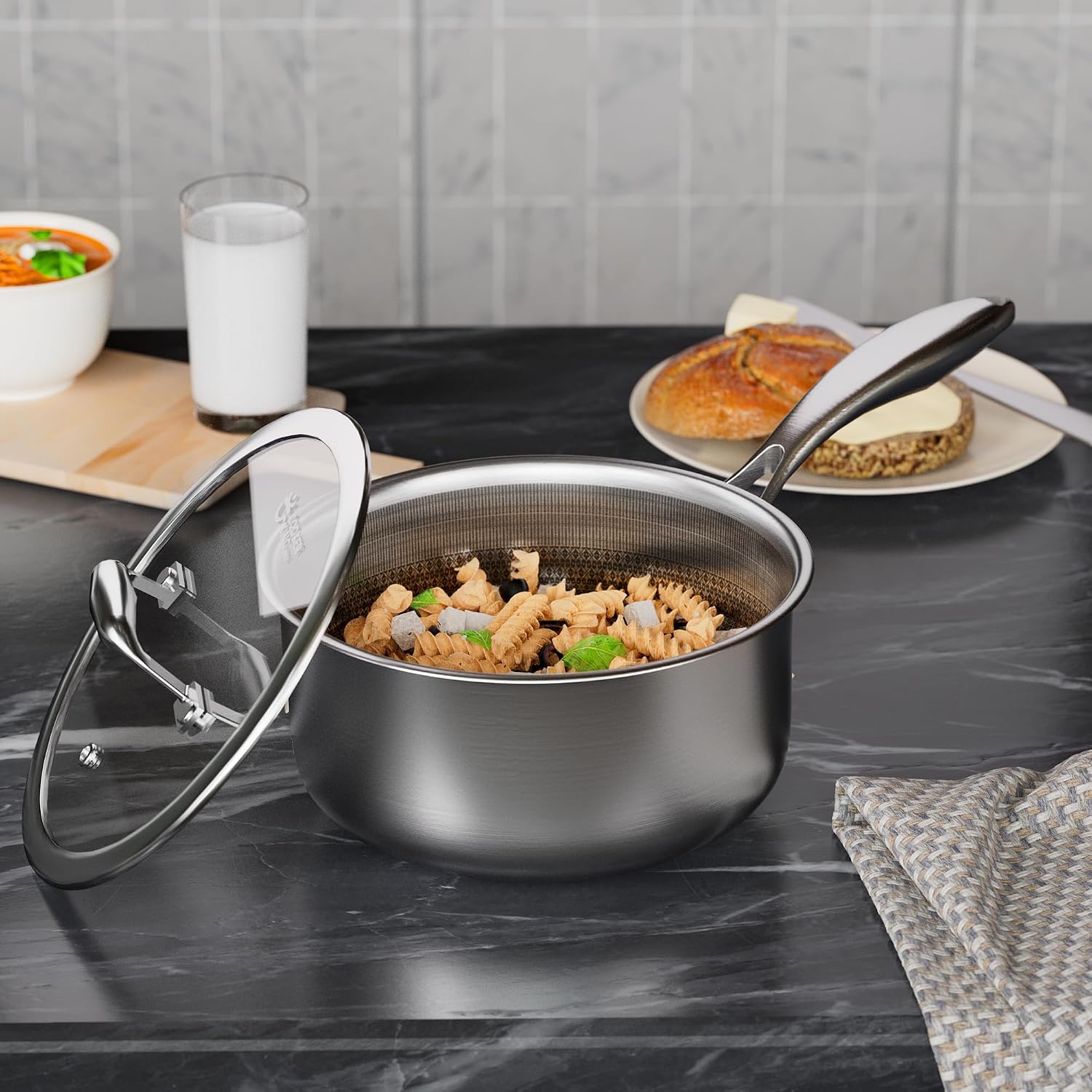 Detalle 2 de COOKER KING 3 Quart Stainless Steel Saucepan with Lid: Tri-Ply Ceramic Nonstick, Metal Utensil Safe