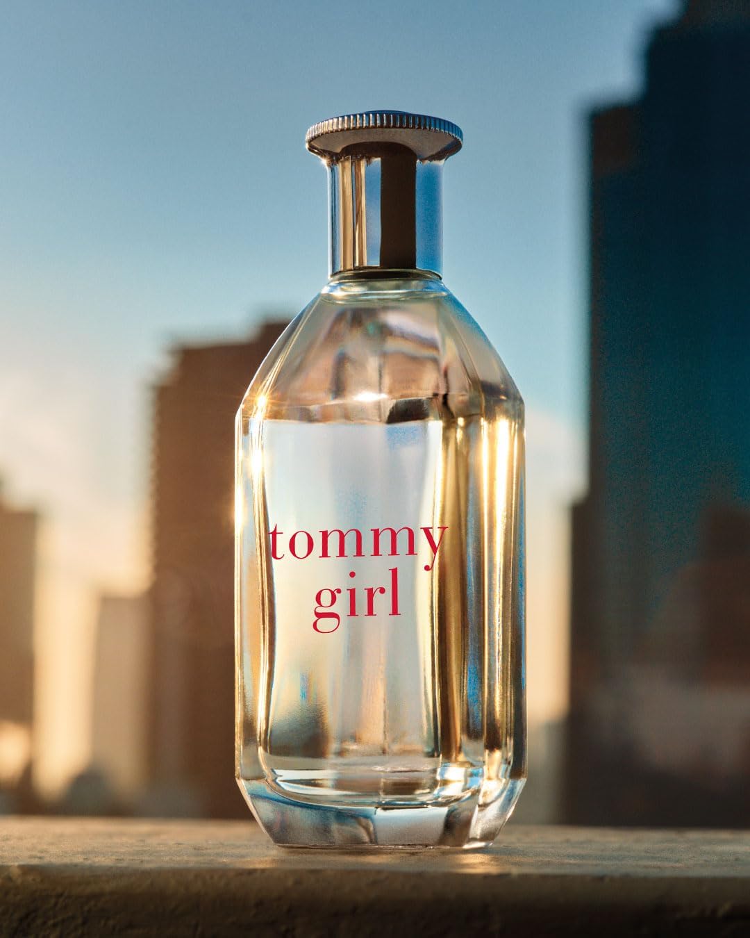 Detalle de Tommy Girl Eau de Toilette 50 ml by Tommy Hilfiger — A fresh, fruity-floral scent with a Guided nod to 90s Americana