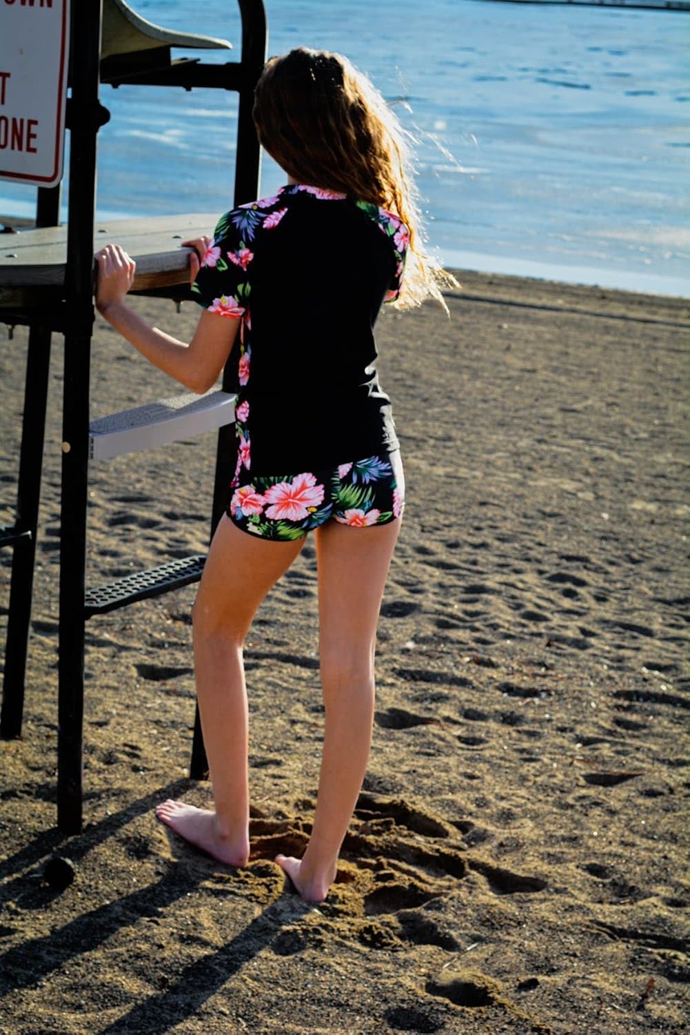 Detalle 2 de ADUKIDE Girls Rash Guard Swimsuit 2-Piece (UPF 50+) – A Practical Summer Set for Splash-Wassup Fun