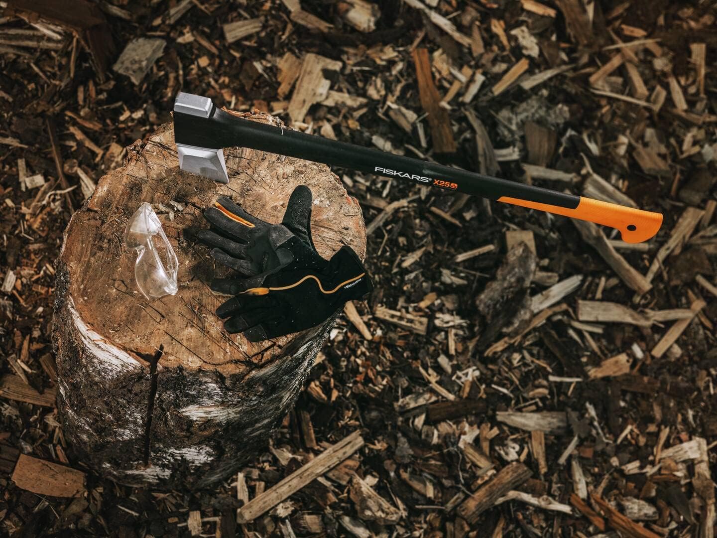 Thumbnail 4 de Fiskars Spaltaxt X25-XL – 72 cm, antihaftbeschichtete Klinge, glasfaserverstärkter Kunststoffstiel, sicher verbunden