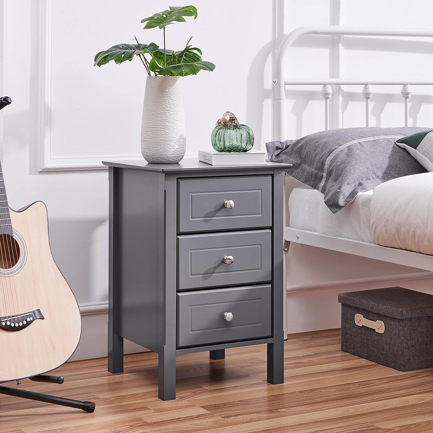 Detalle de Yaheetech Comodino con 3 Cassetti: stile moderno e organizzazione pratica per camera e soggiorno
