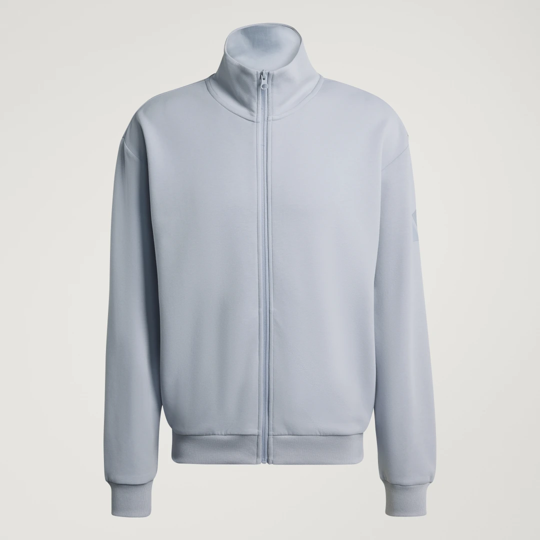 Detalle 2 de CHAQUETA DEPORTIVA SOFT LUX de Adidas — versátil y cómoda en gris