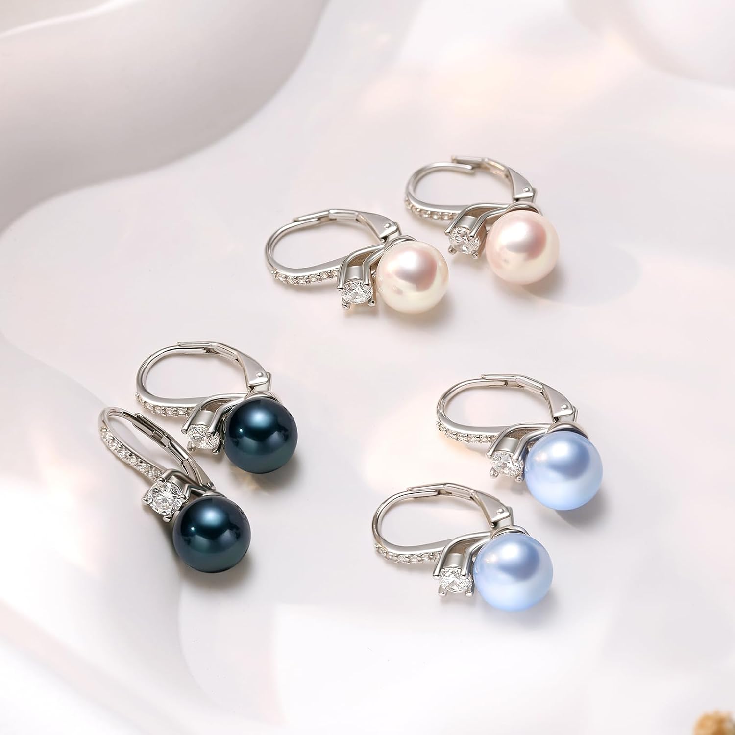 Detalle de BAMIKI Pearl Drop Earrings in 925 Sterling Silver