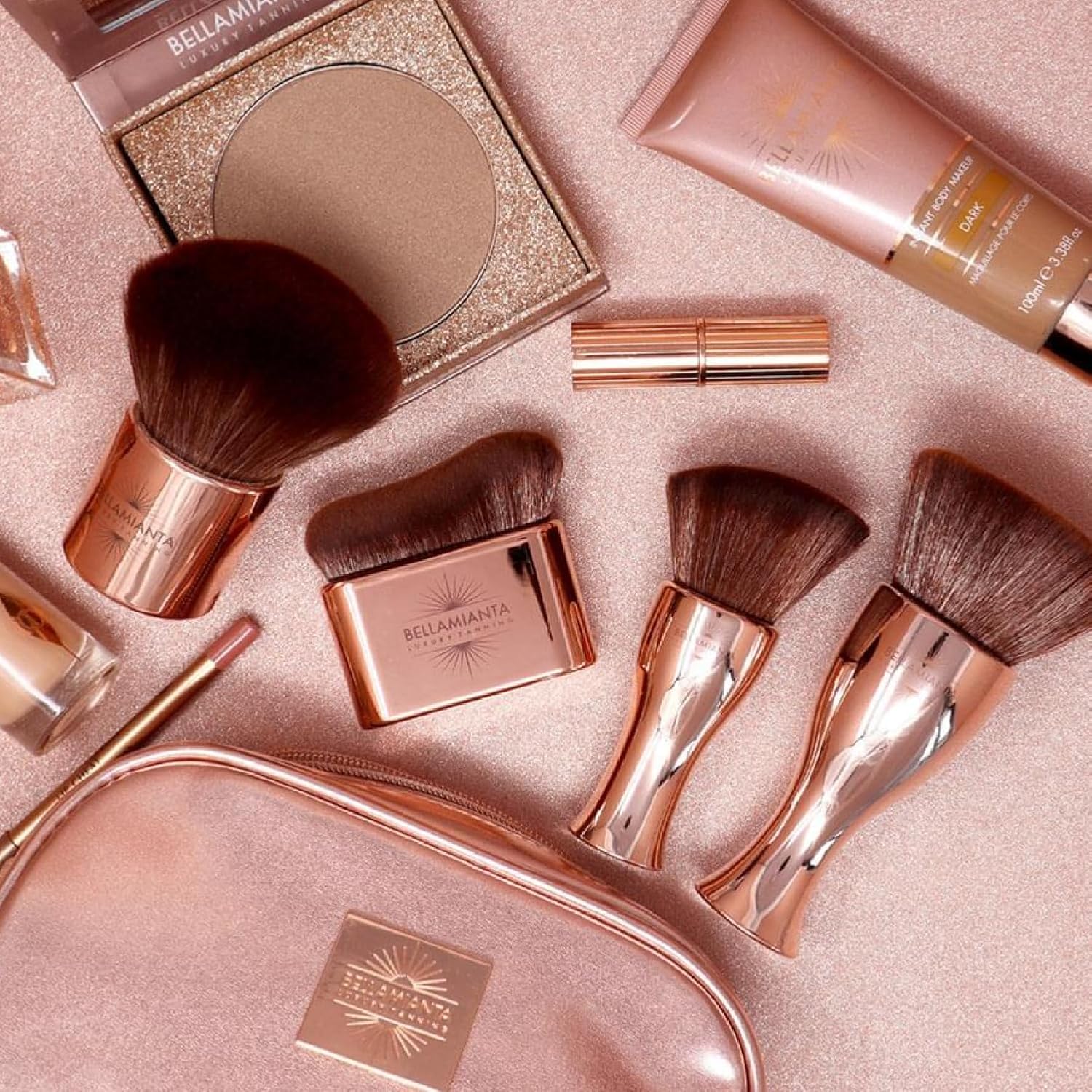 Detalle de Bellamianta Rose Gold Makeup Bag: Compact yet capable travel cosmetics bag