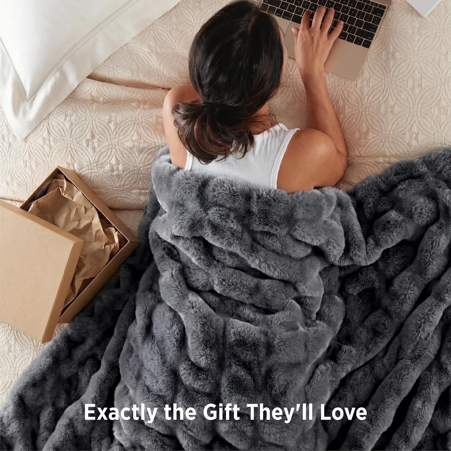 Detalle 1 de Bedsure Fluffy Bubble Faux Fur Throw Blanket, 50" x 70", Tie-Dye Gray