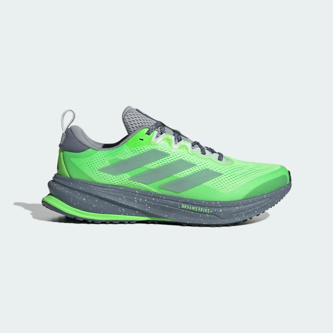 Detalle de Zapatilla Supernova Rise ATR de Adidas: versatilidad para correr, comodidad y estilo en verde