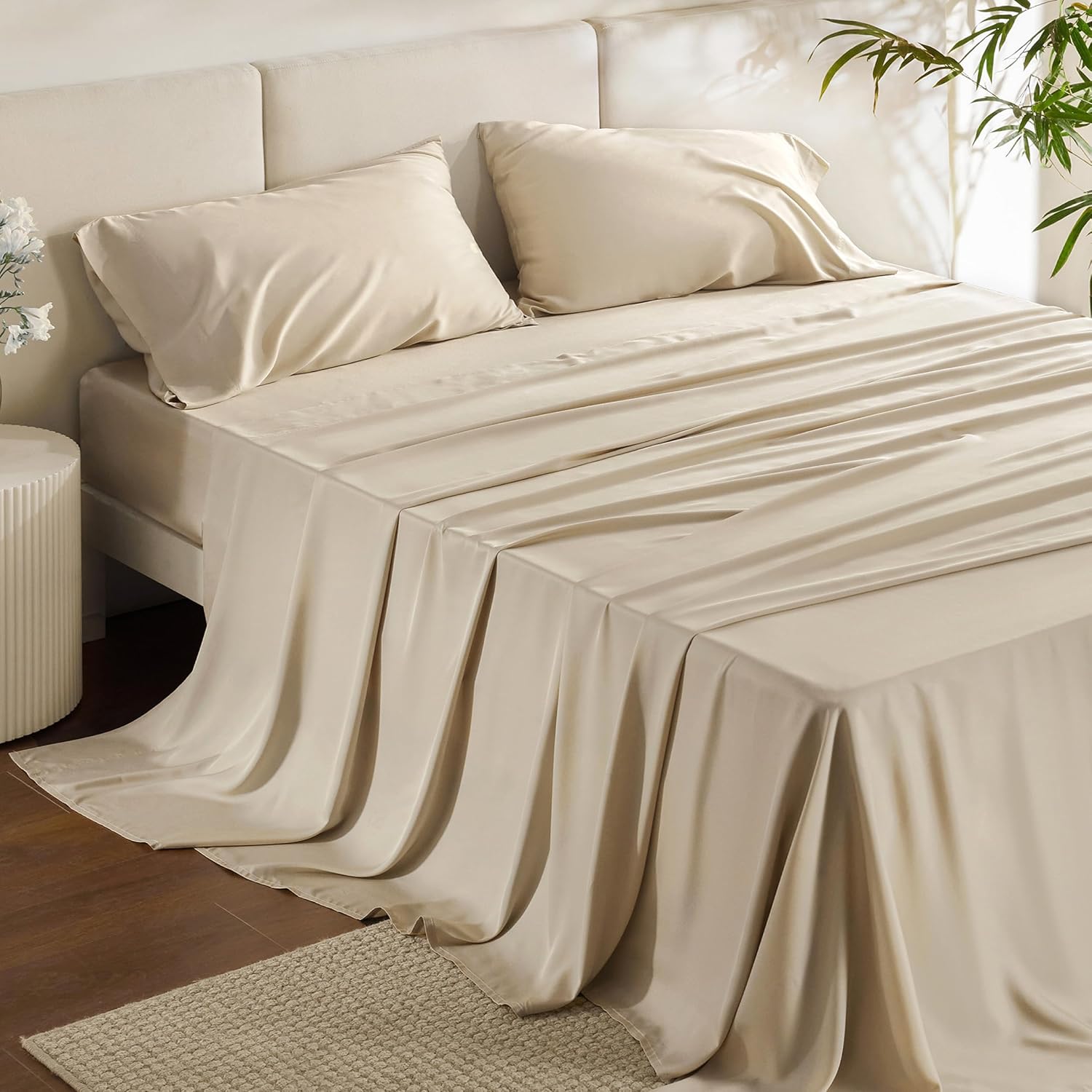 Detalle de Bedsure King Bamboo Rayon Sheet Set, 4-Piece, Beige, Deep-Pocket Fit