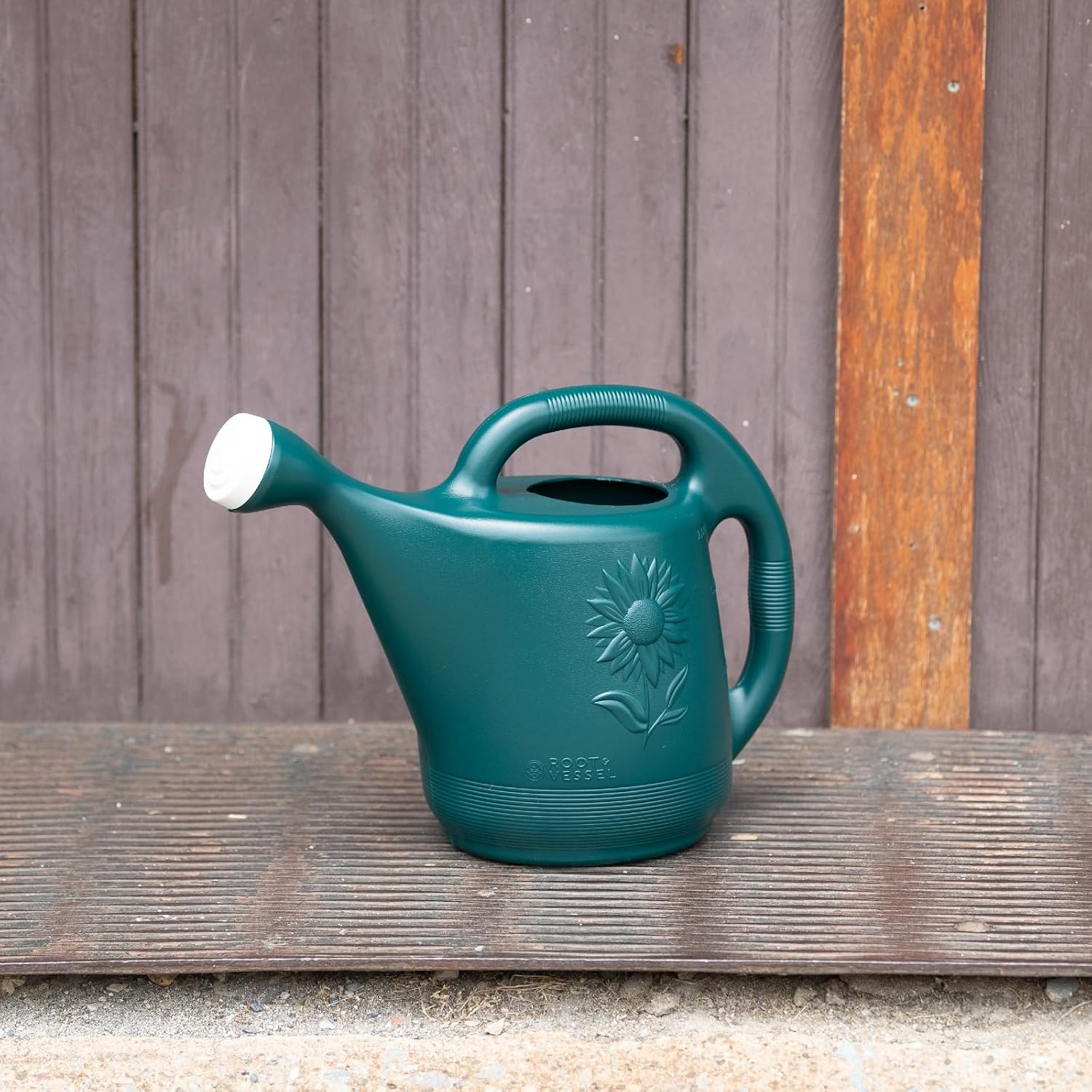 Detalle 2 de Root & Vessel Watering Can 2-Gallon