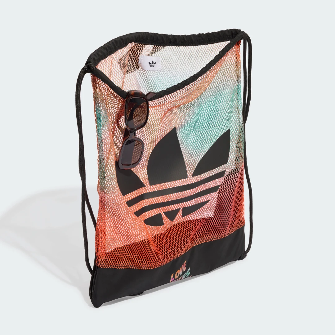 Detalle 2 de MOCHILA SACO LOVE UNITES de Adidas: práctica y discreta para el día a día