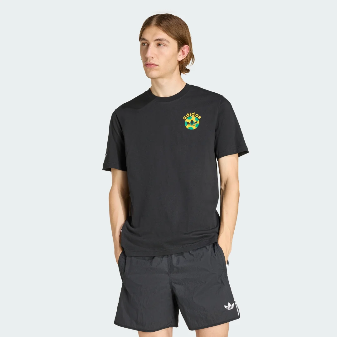 Detalle de Camiseta Archive Football Graphic de Adidas – negro, estilo clásico y versátil
