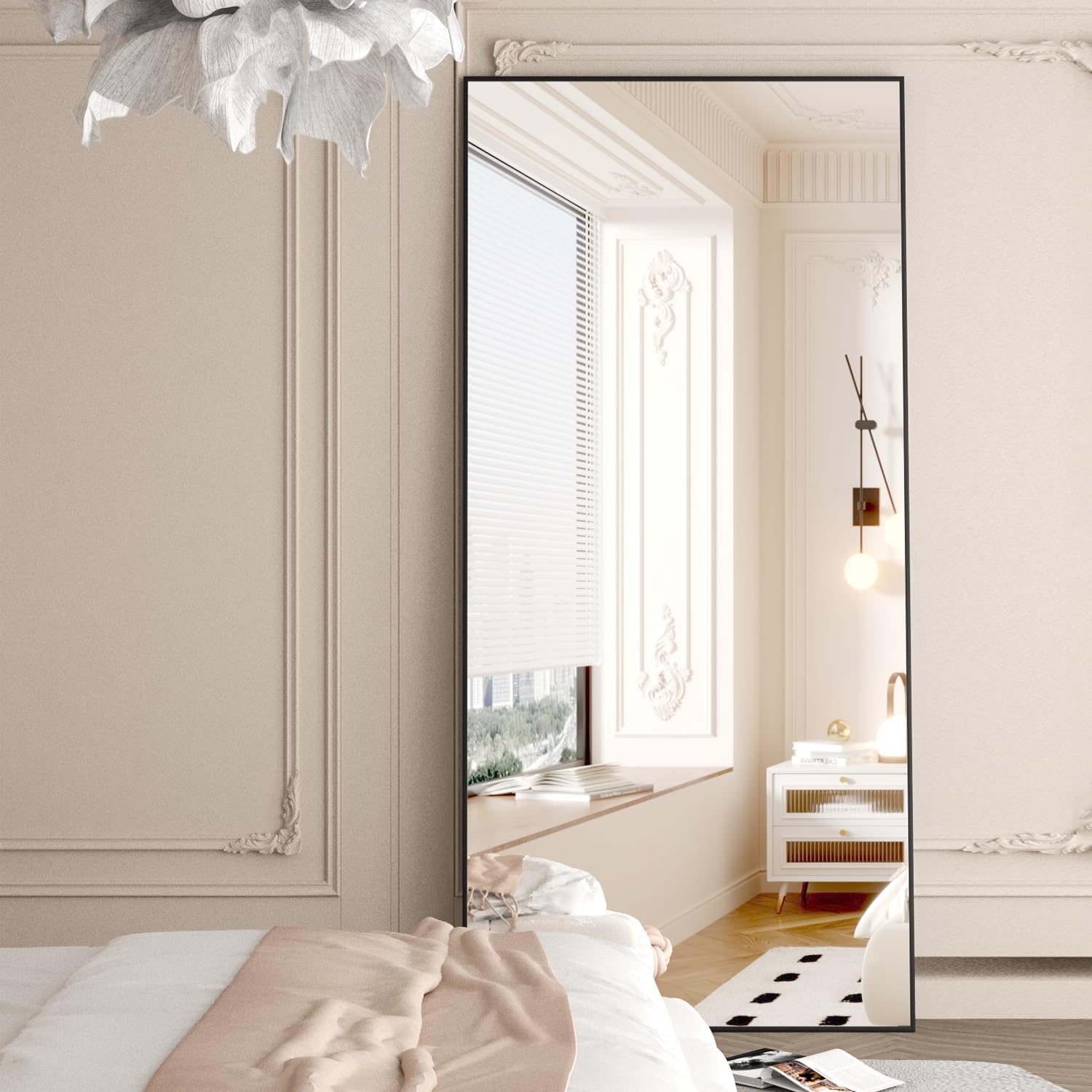 Detalle 2 de NEUWEABY passpiegel 165 × 60 cm, zwart aluminium frame en U-vormige standaard
