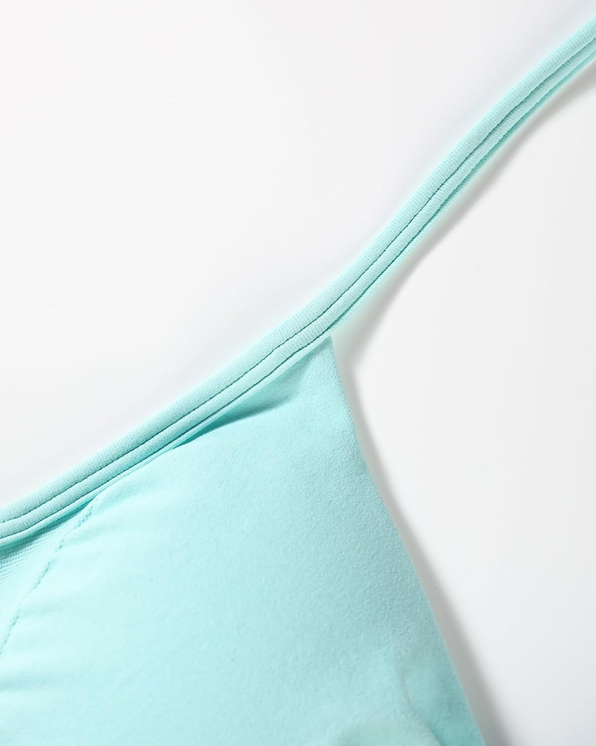 Detalle de AUROLA Influence Strappy Bra: Backless, Removable Cups, Low-to-Medium Impact Workout