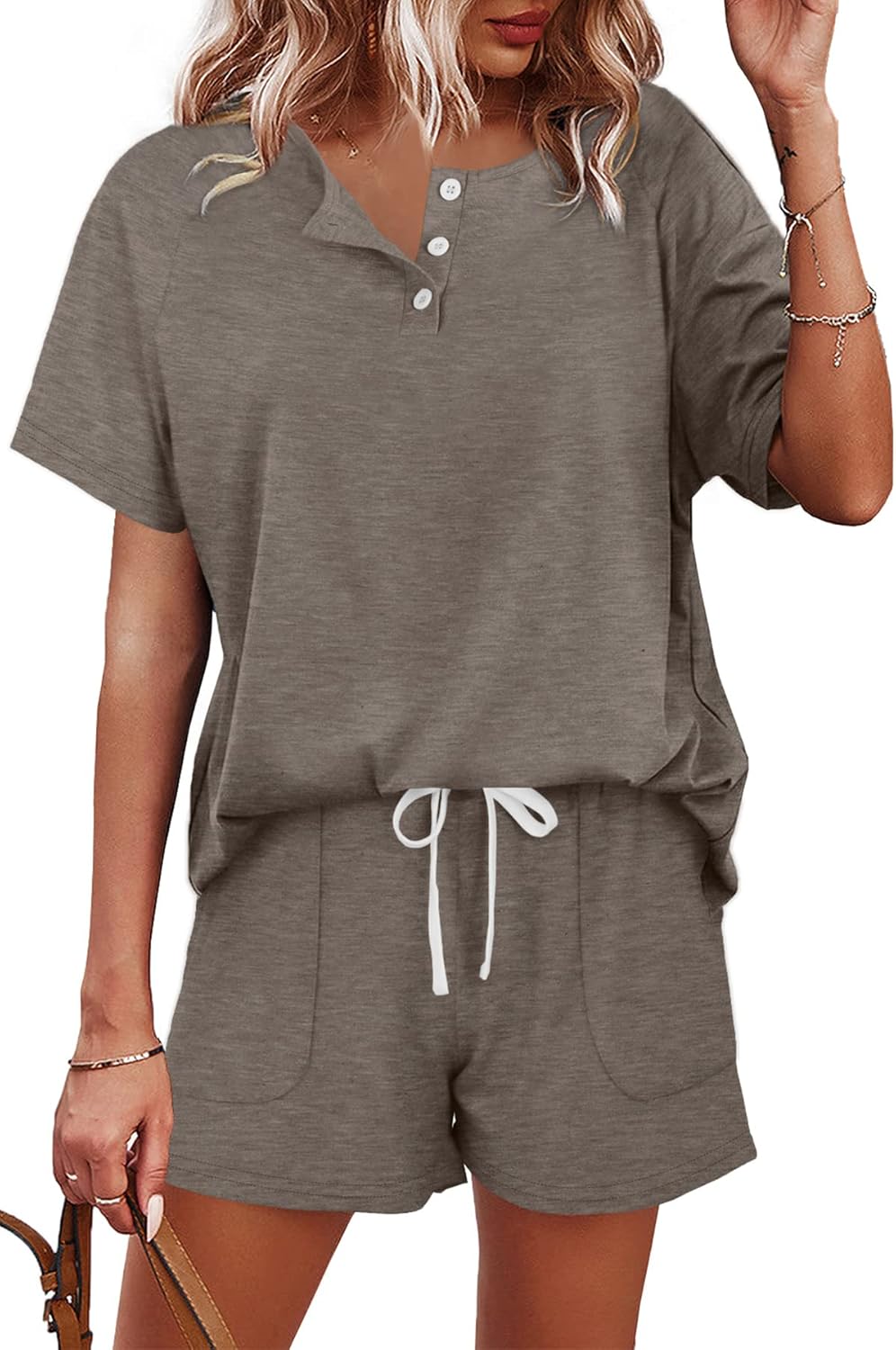 Detalle de WIHOLL Two-Piece Lounge Set for Women: Button-Down Top and Drawstring Shorts