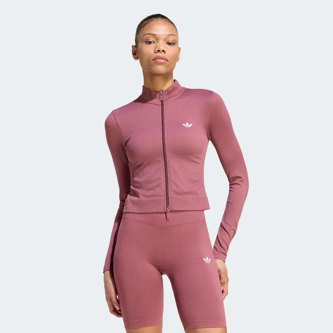 Detalle de Sudadera Essentials sin costuras de Adidas – Burgundy