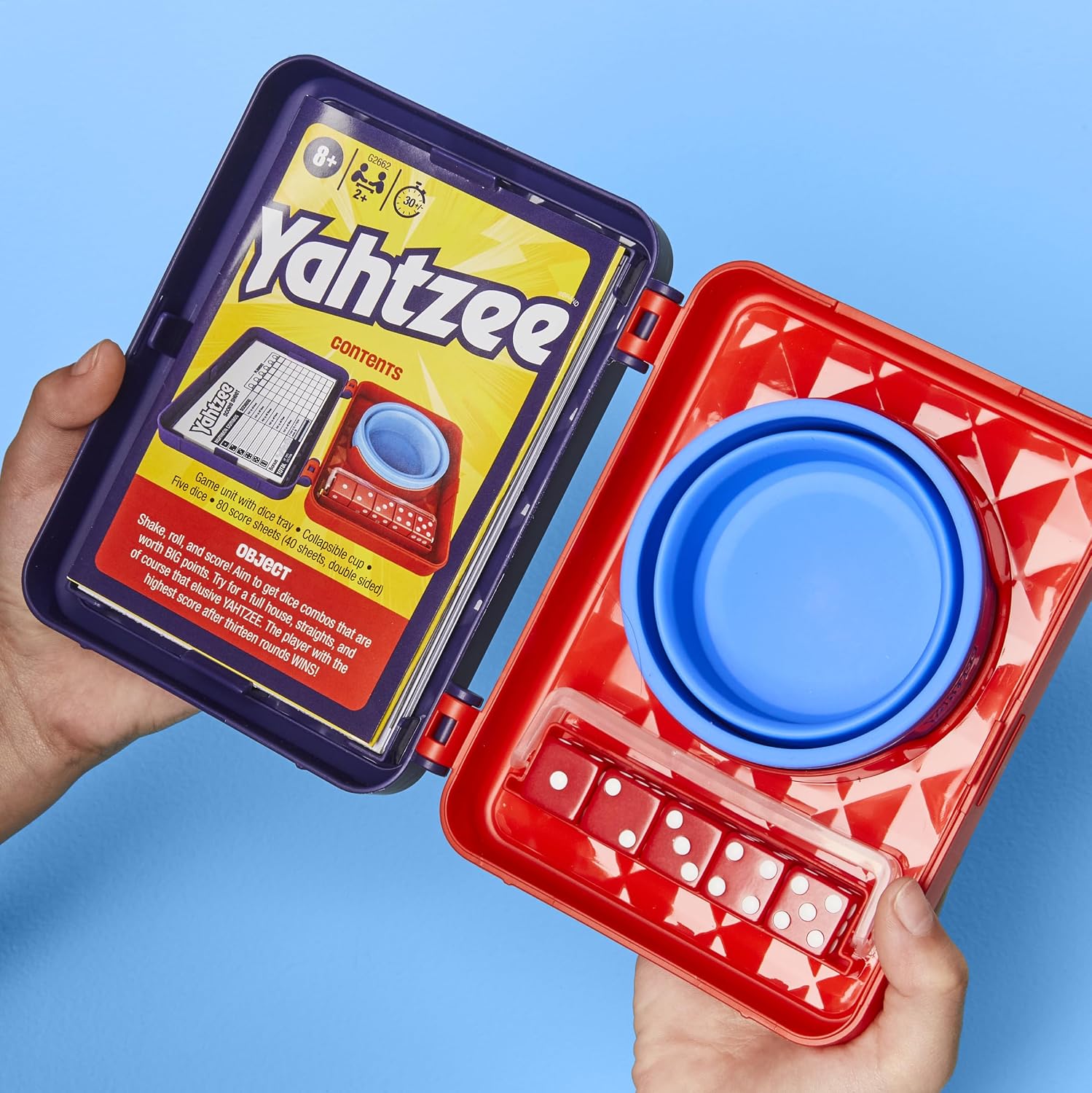 Detalle de Yahtzee dice game with silicone cup