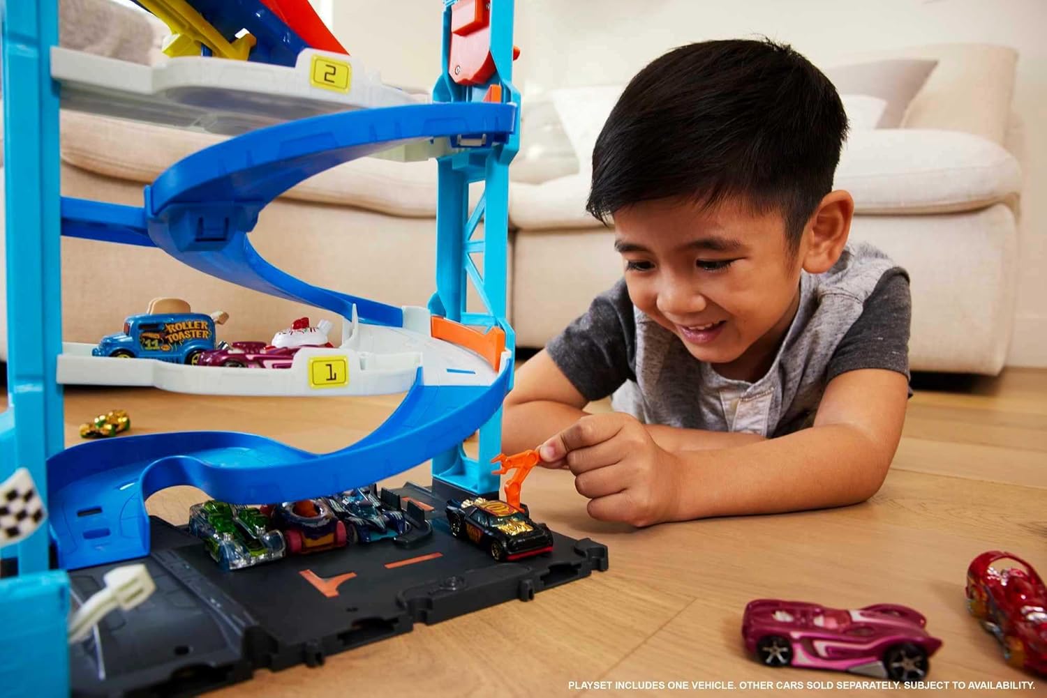 Detalle 2 de Hot Wheels City Trackset 2-in-1 Rennturm mit 1 Hot Wheels Auto (HKX43) – Umwandlung von Einzelbahn zu zweispuriger Rennbahn