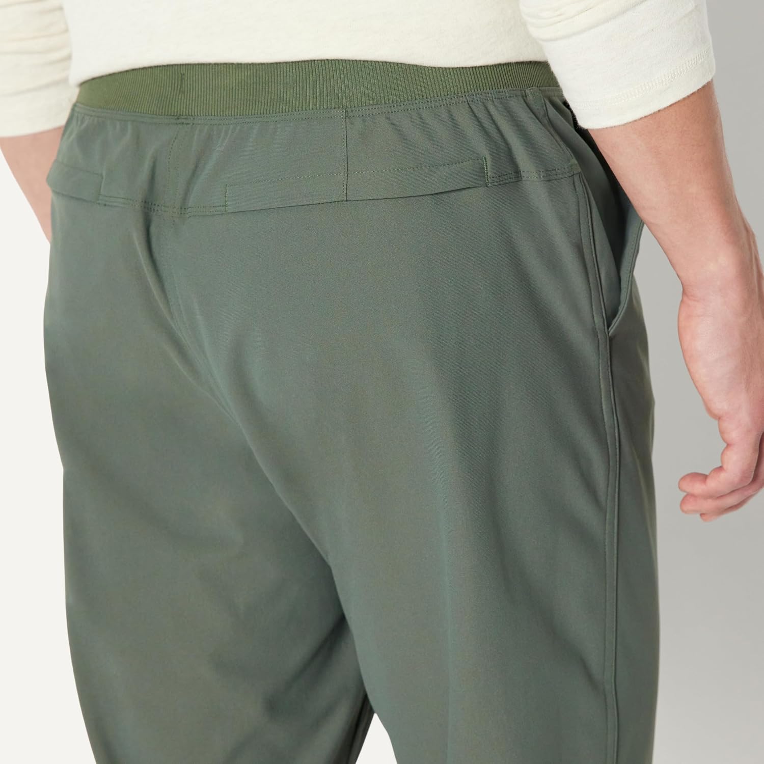 Detalle 2 de Amazon Essentials Men's Travel Stretch Jogger Pant
