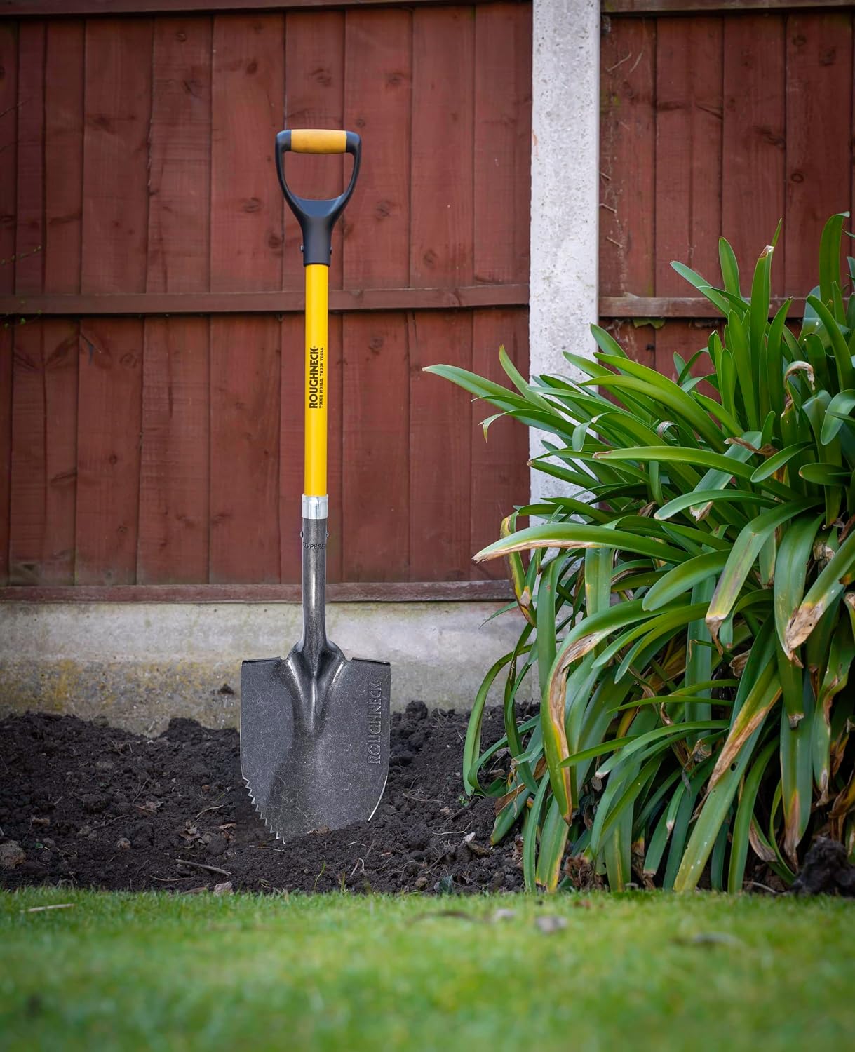 Detalle 2 de Roughneck ROU68046 serrated edge shovel 1070mm