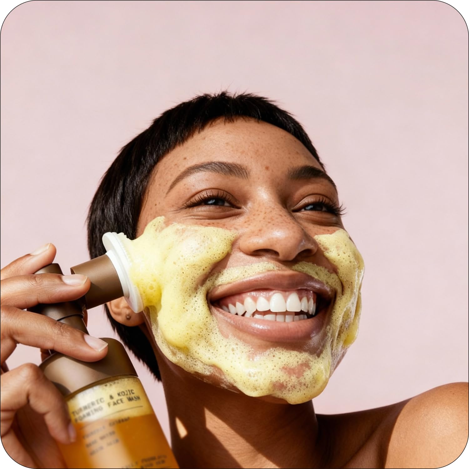 Detalle de Glo Melanin Turmeric & Kojic Foaming Face Wash with Scrubber Top (4 fl oz)