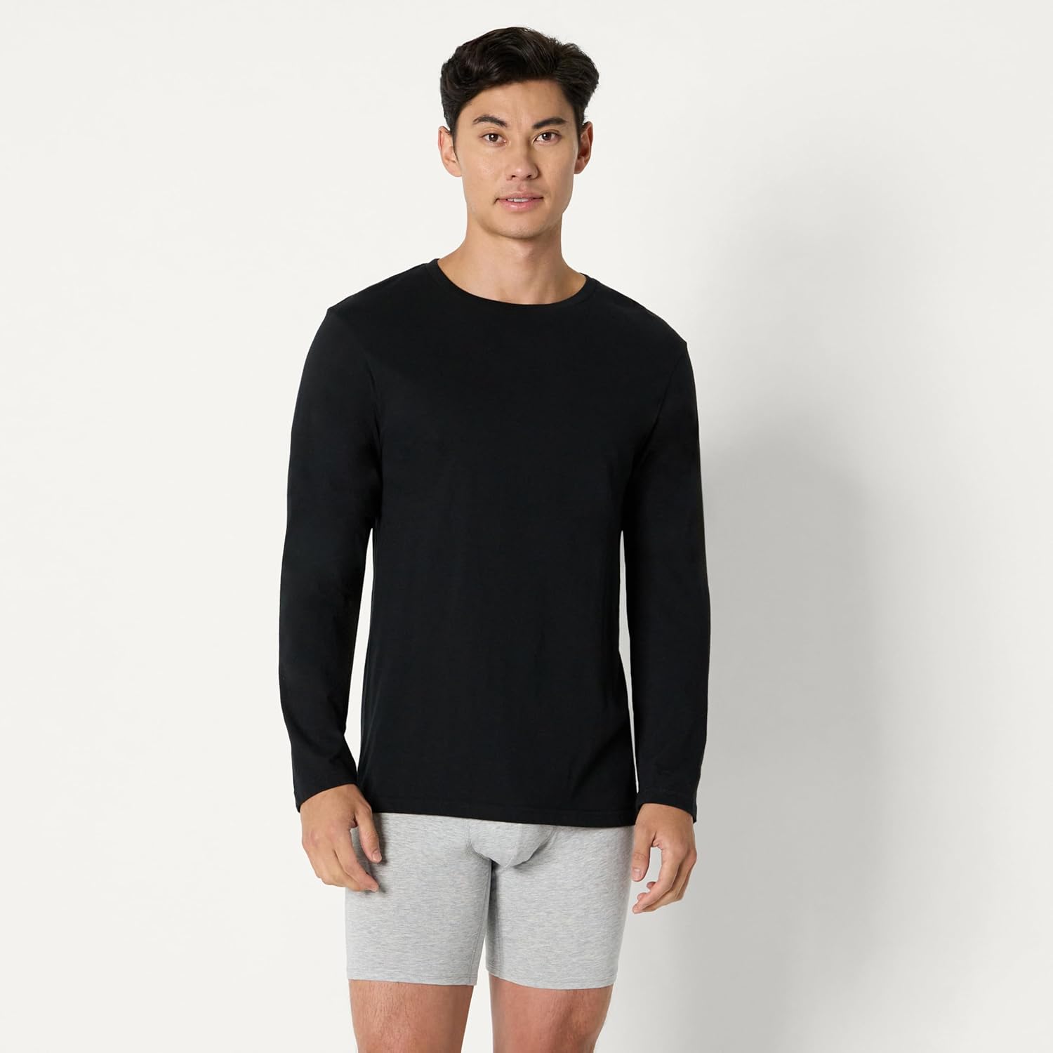 Thumbnail 3 de Amazon Essentials Herren Unterhemden aus Baumwolle im Slim-Fit mit Rundhalsausschnitt, 6er-Pack