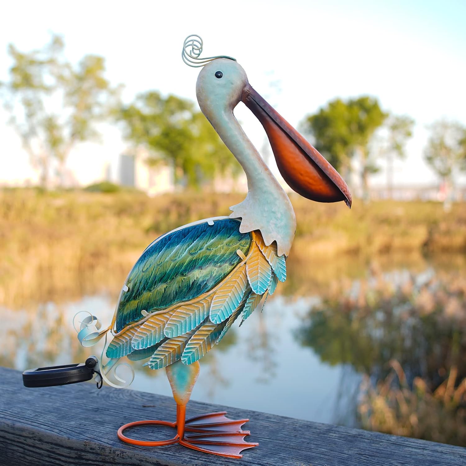 Thumbnail 5 de HONGLAND 19 Inch Solar Pelican Garden Statue 🦅