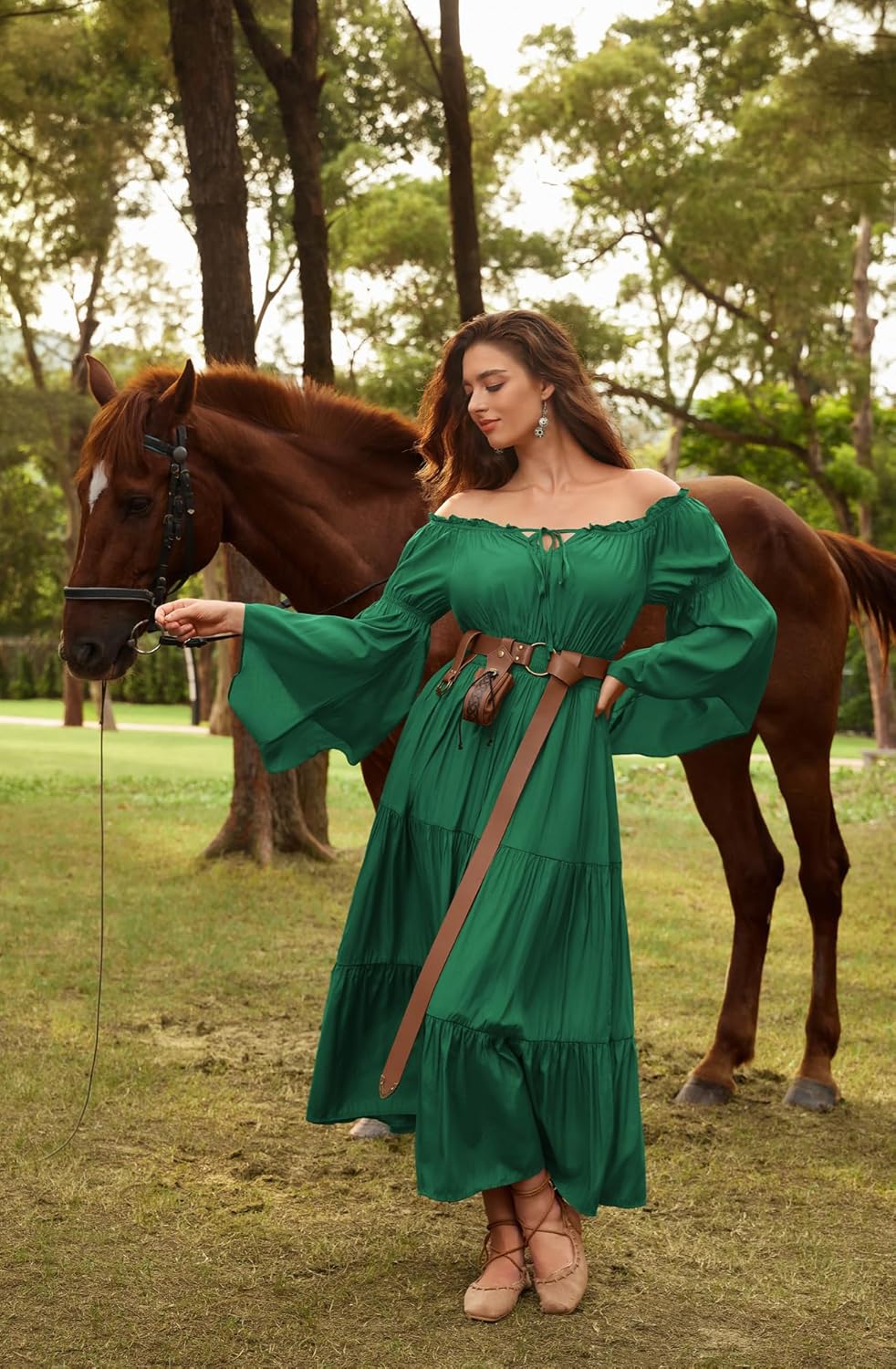 Thumbnail 1 de SCARLET DARKNESS Robe longue Renaissance pour femme – style médiéval, épaules dénudées et lacets