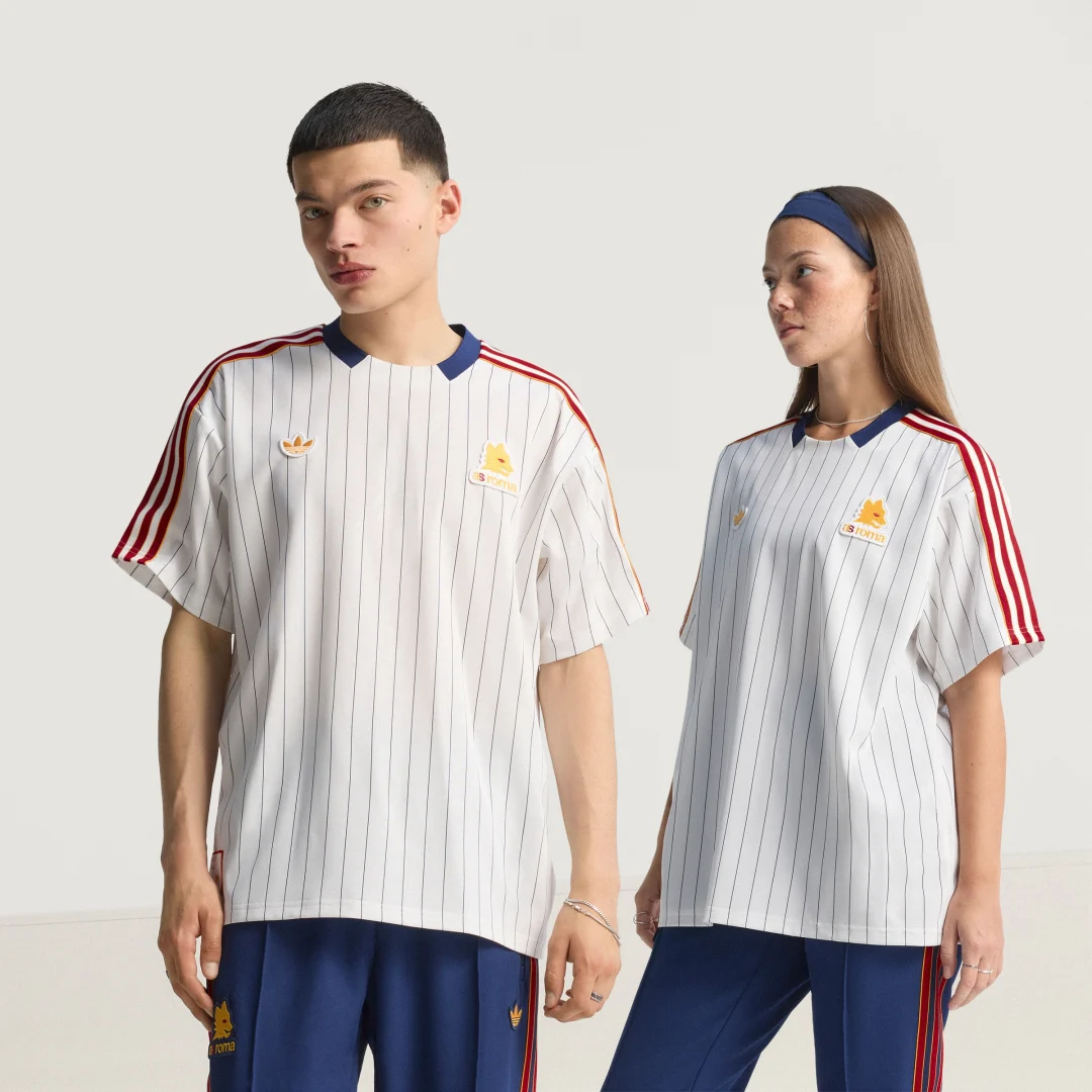 Detalle de Camiseta AS Roma Terrace Icons de Adidas – Blanco
