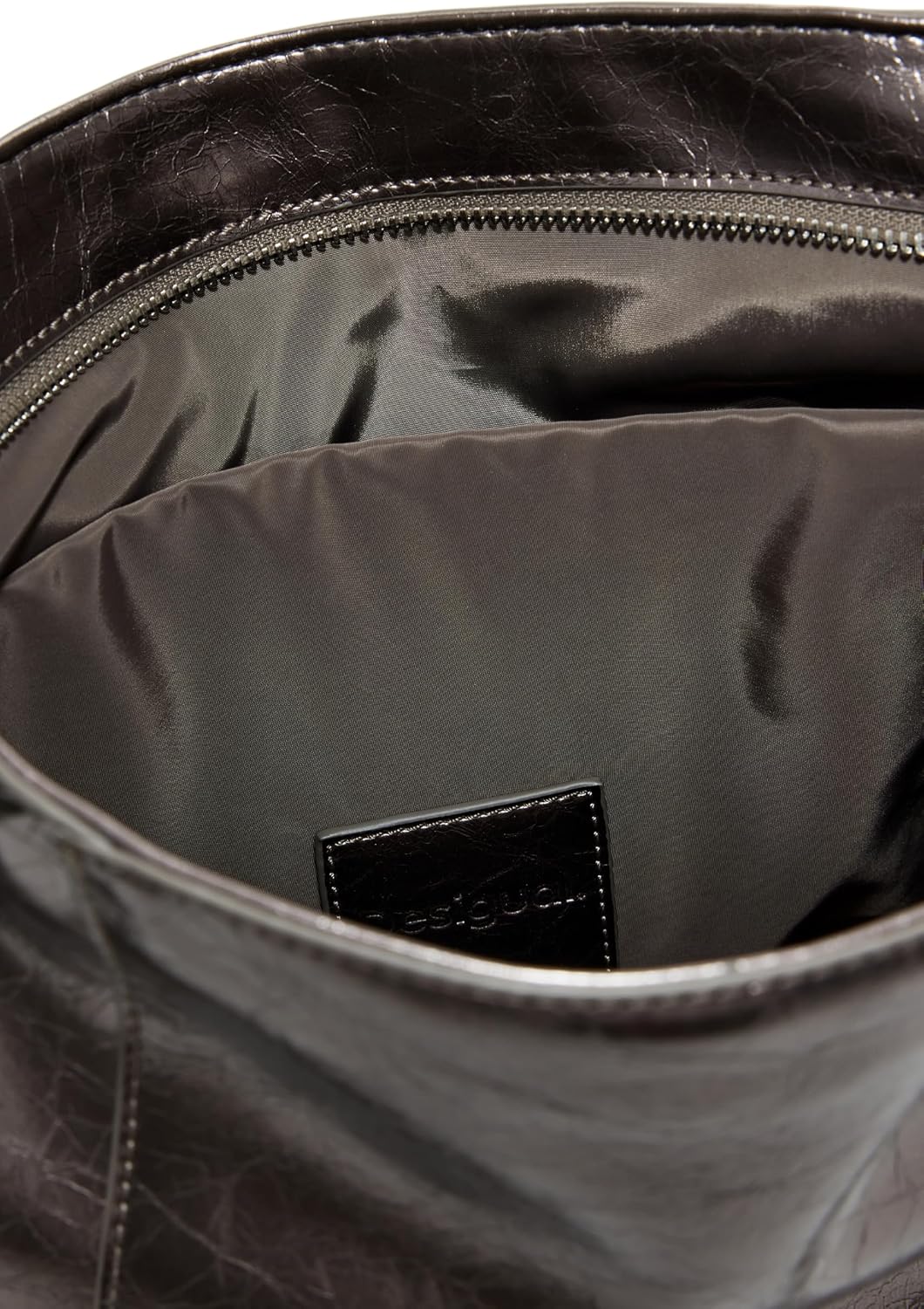 Detalle 2 de Desigual Arica Half Logo sac à dos loisirs bronze