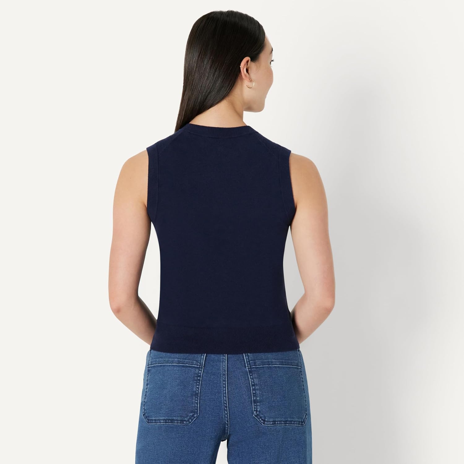 Detalle de Amazon Essentials Women's Regular-Fit Crew Neck Knitted Vest