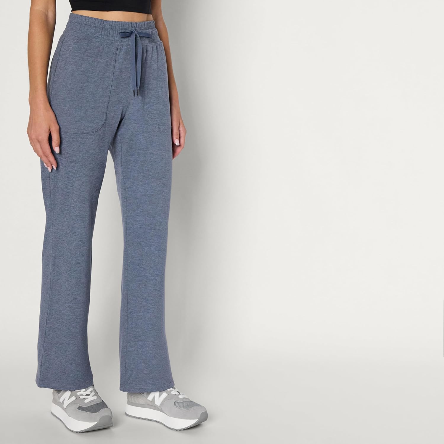 Thumbnail 1 de Amazon Essentials Women's Relaxed Fit Athletic Soft Performance Lightweight Stretch Tracksuit Bottoms