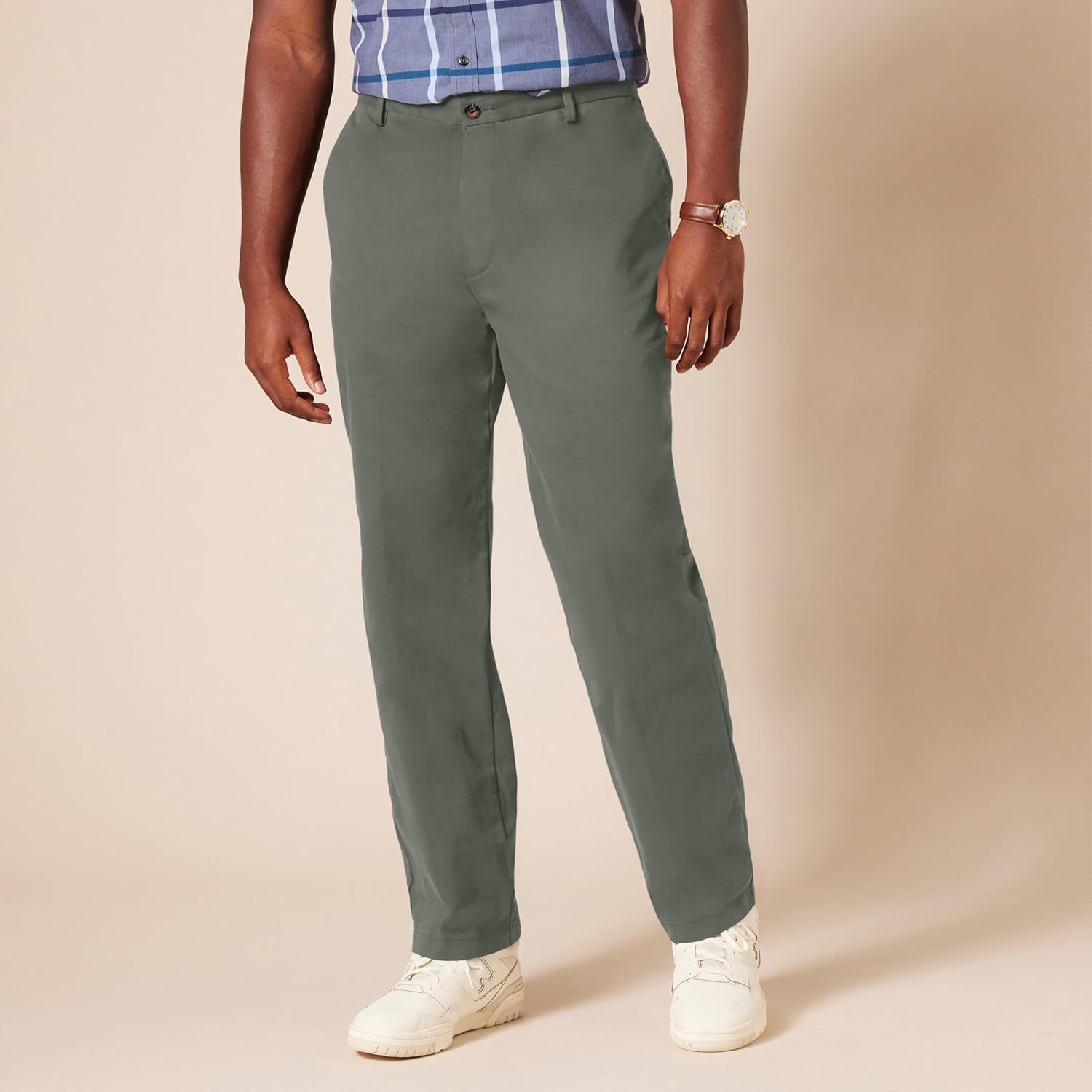 Thumbnail 4 de Amazon Essentials Men's Classic-Fit Wrinkle-Resistant Flat-Front Chino Trousers (Big & Tall)
