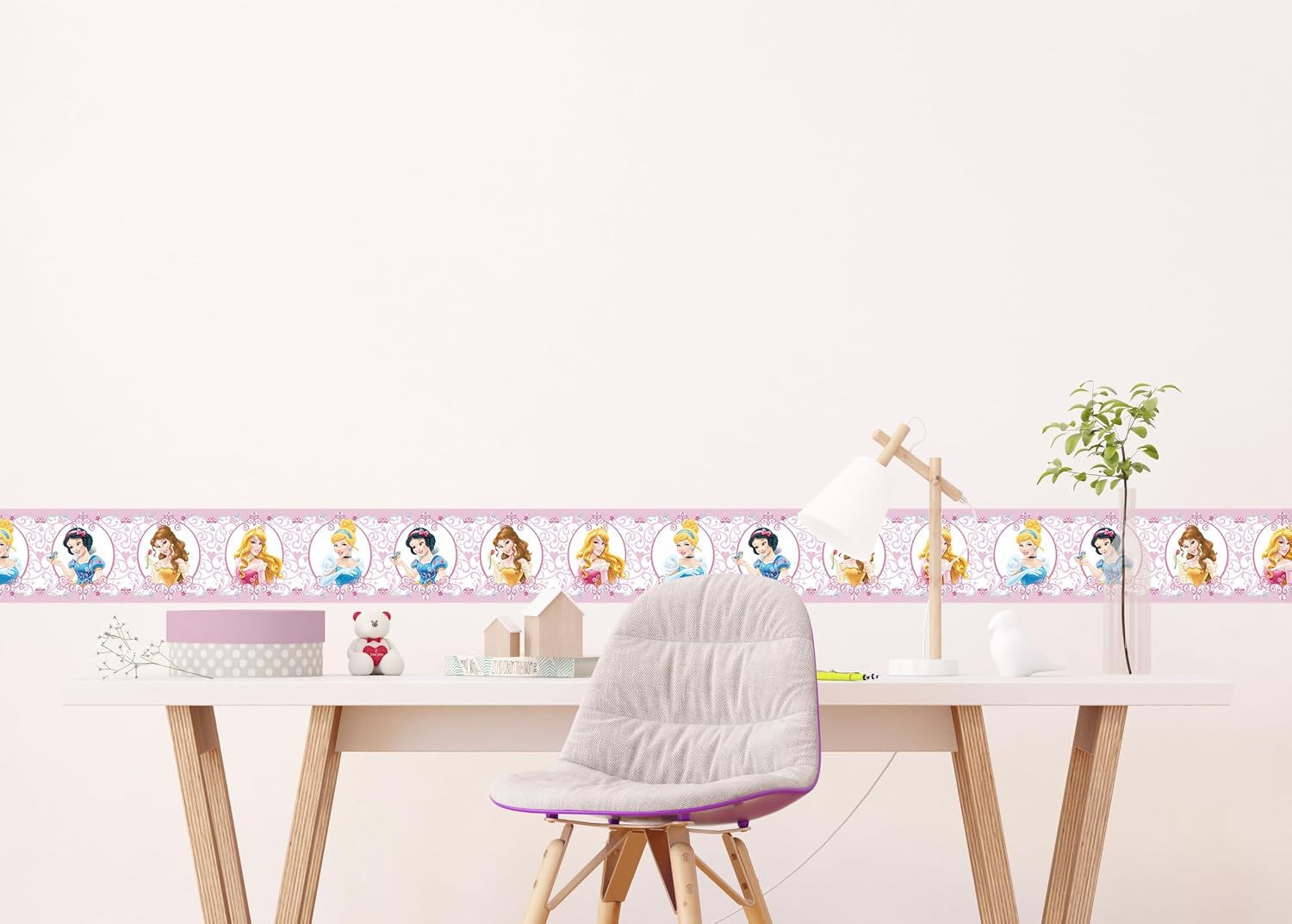Detalle 2 de AG Design WBD 8065 Disney Princesses Self-Adhesive Wall Border, 500 x 14 cm