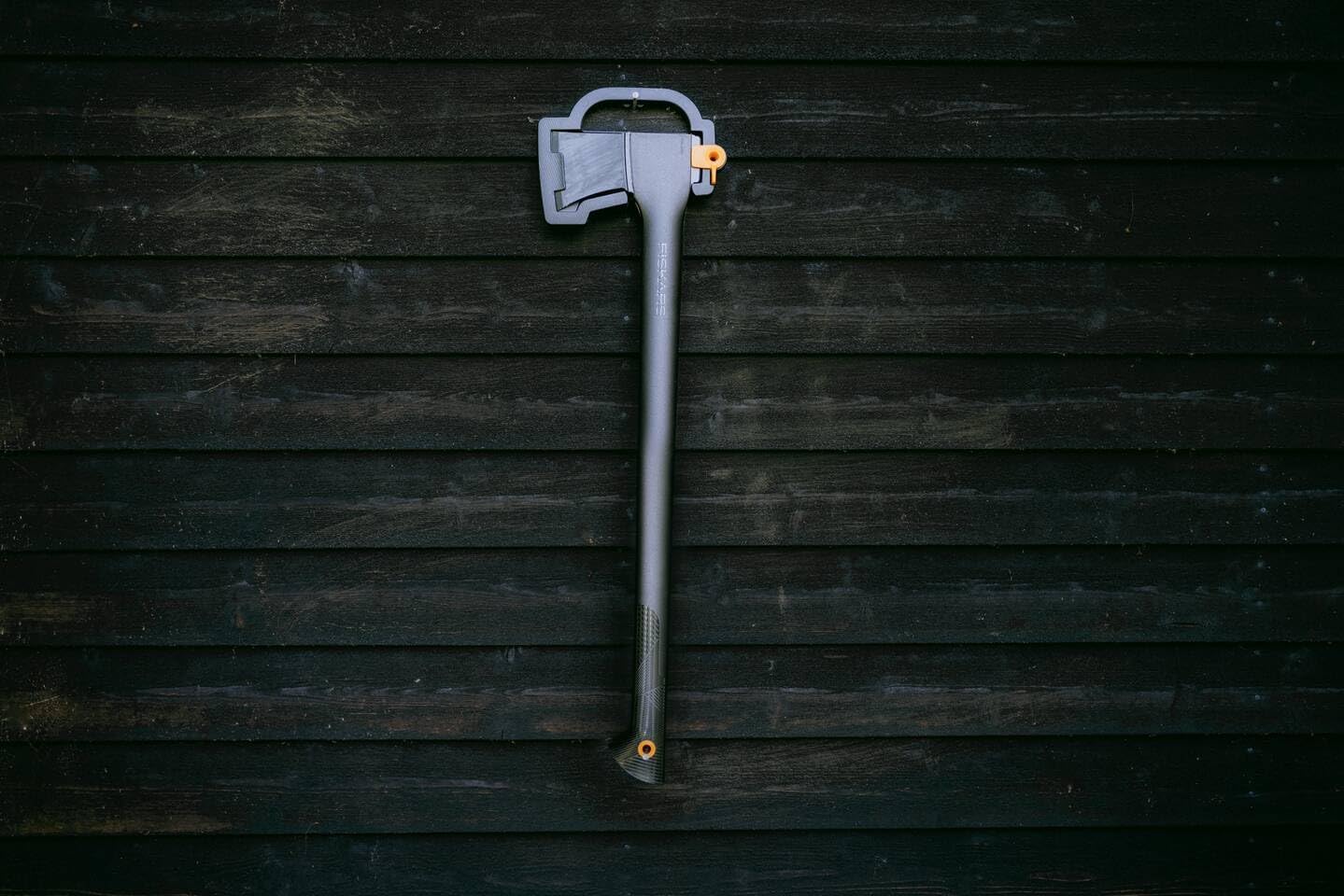 Detalle de Fiskars Merlin Solid A19, L — Hache de fendage 65 cm (1,6 kg) avec étui et revêtement antiadhésif