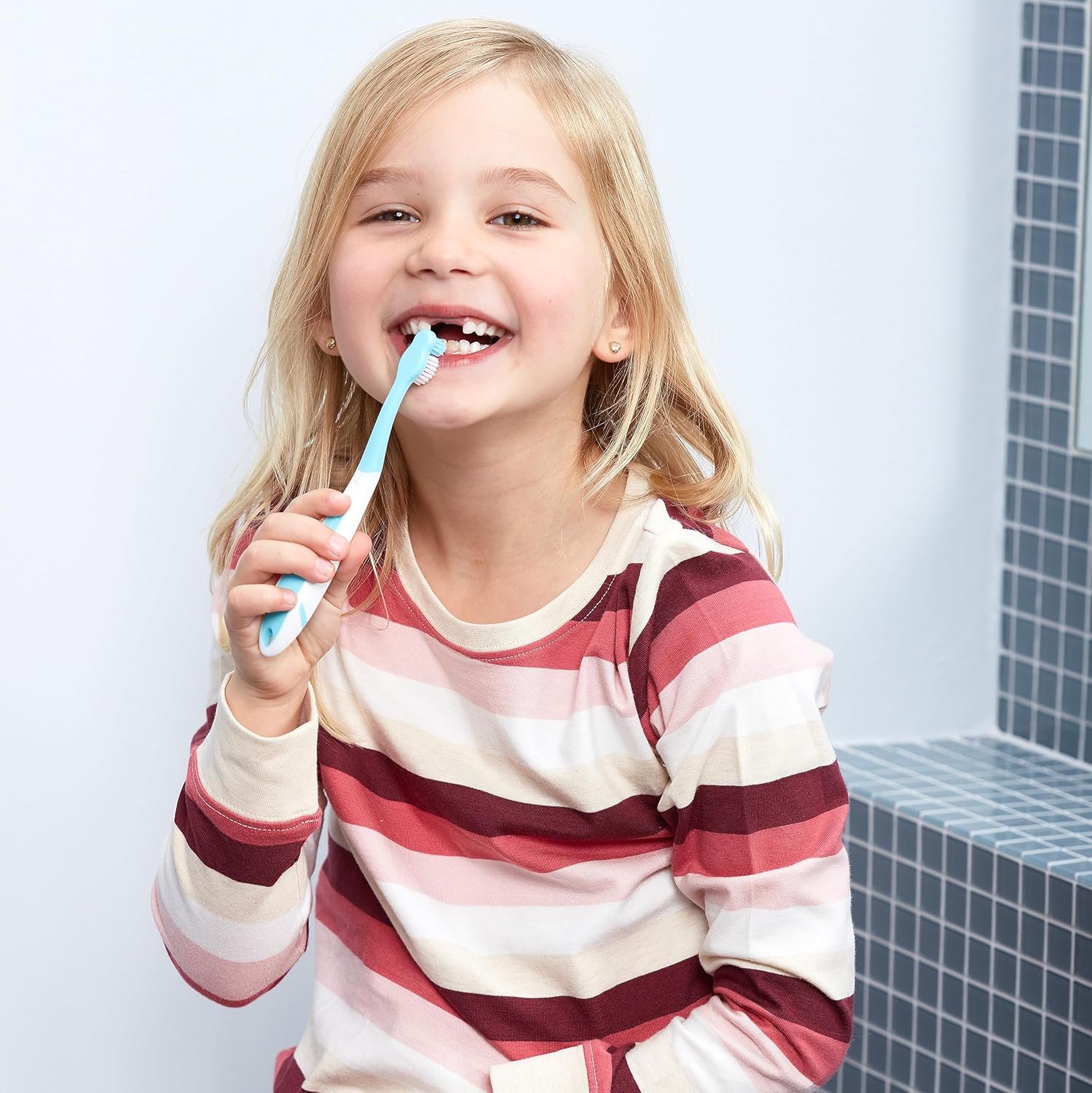 Thumbnail 6 de Jordan® Step 3 Spazzolino da denti Bambini 6–9 anni, setole morbide, doppia impugnatura, 4 pezzi – Blu/Giallo