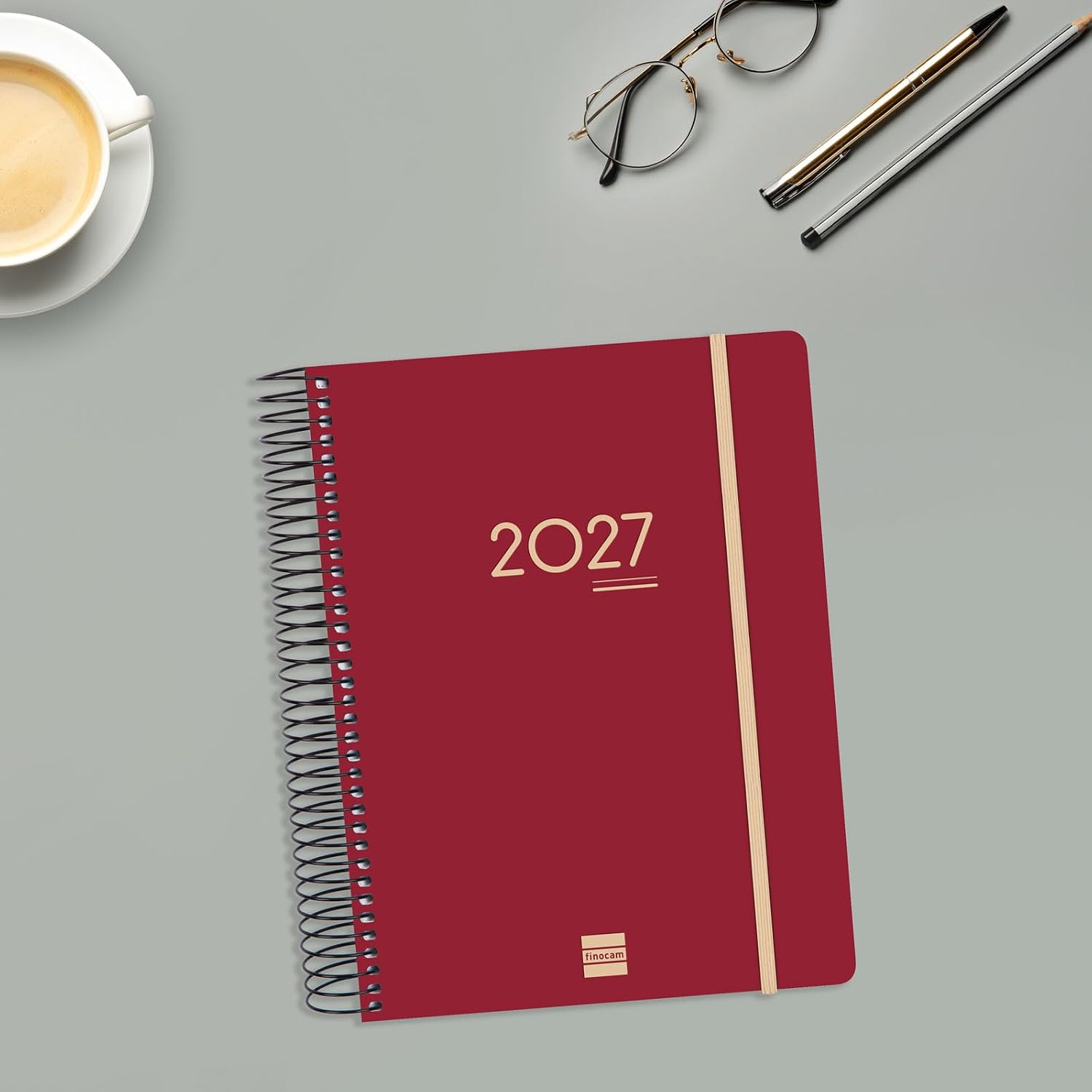 Detalle de Finocam Ikon dagkalender, 16 månader, vinröd med en dag per sida