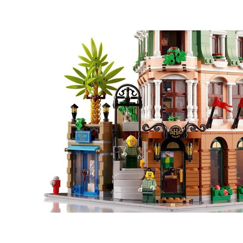 Thumbnail 2 de LEGO Hotel Boutique 10297: set de construcción premium para amantes de la arquitectura