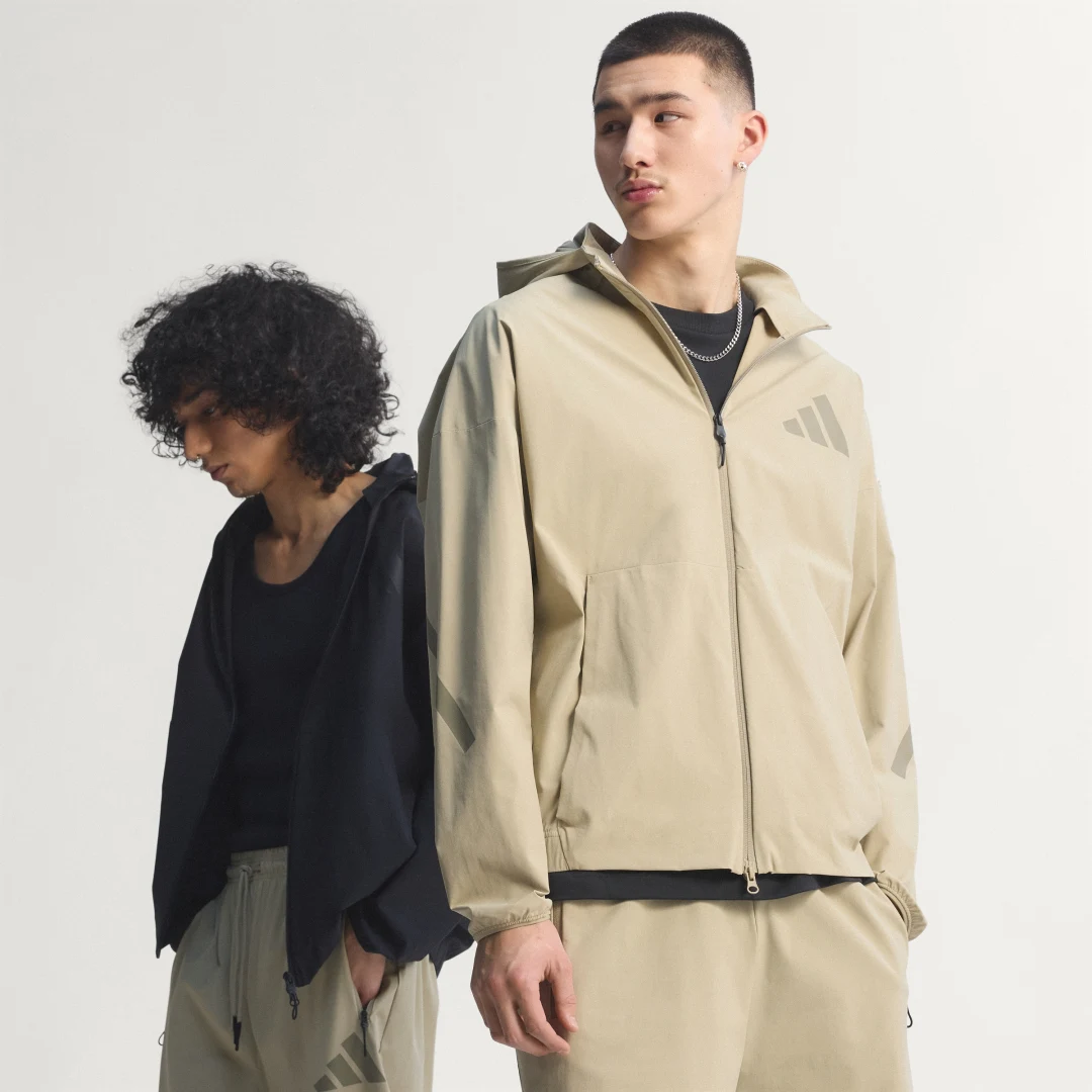 Detalle de adidas Z.N.E. Chaqueta de chándal cosida (color Marrón) – ficha de compra