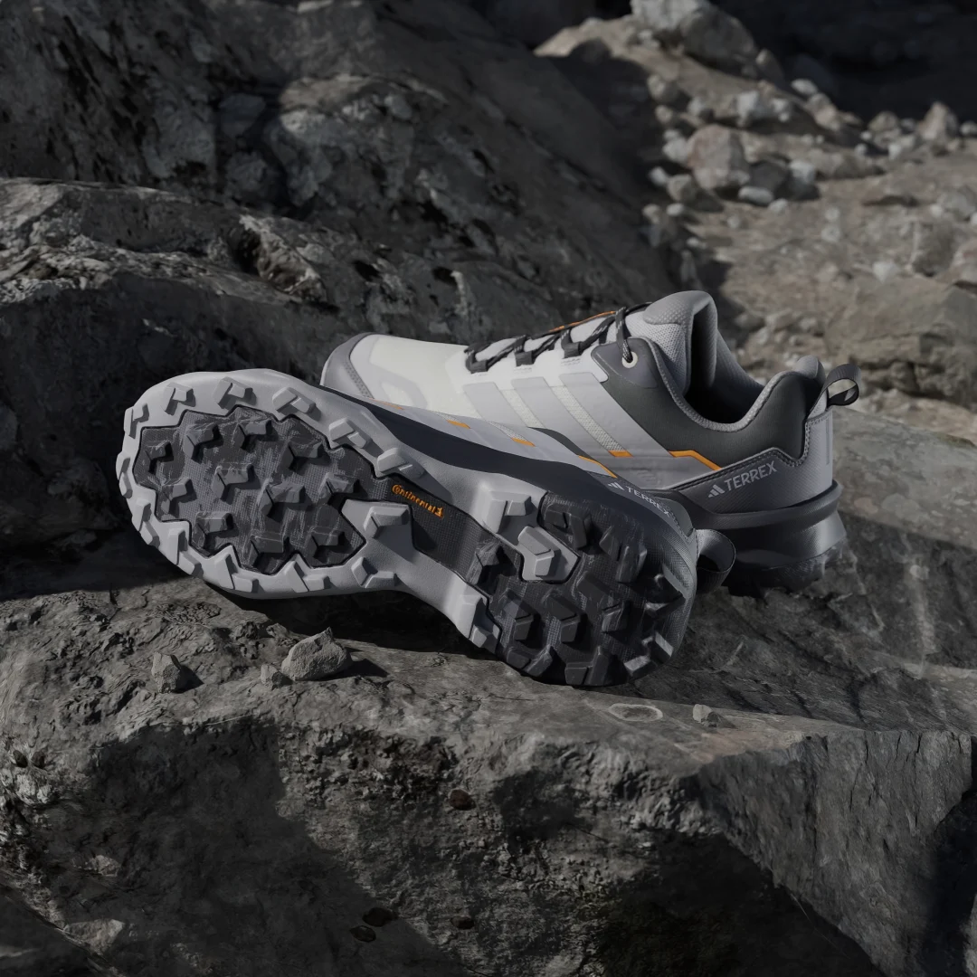 Detalle de Adidas Terrex Skychaser Ax5: zapatilla de senderismo en blanco para tus rutas al aire libre